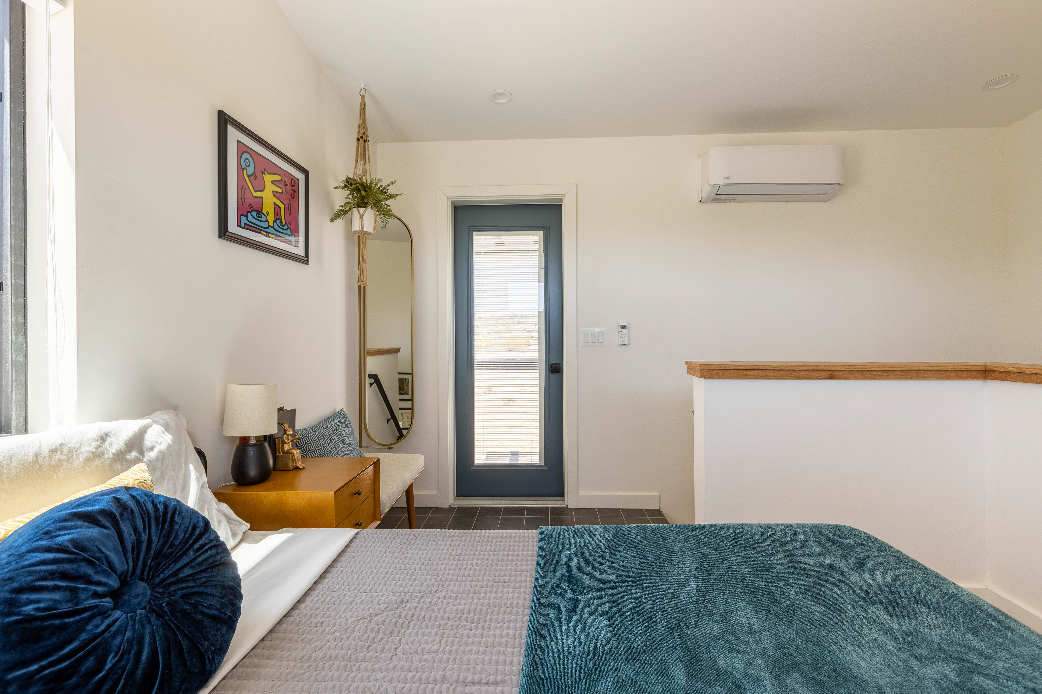 Hop into the Joshua Tree Harebnb! 300sf tiny home Tiny houses for