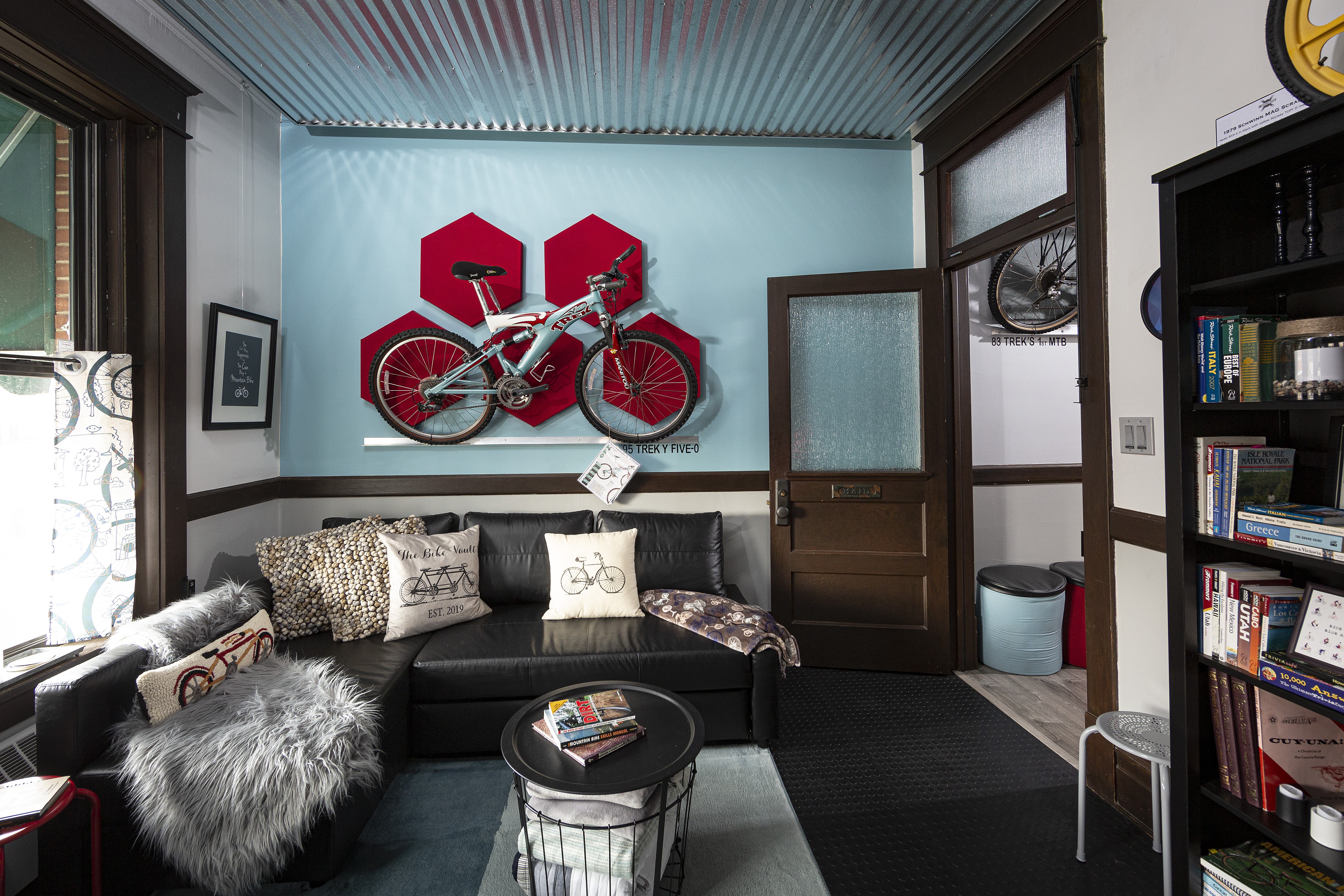 The Bike Vault 3BR 1.5BA Loft Overlooking Main St - Lofts for Rent