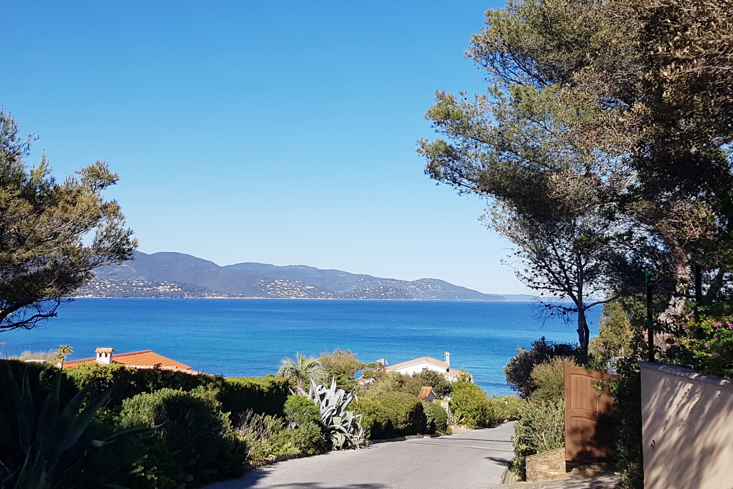 T2 and Studio-domain-private-calme-4 or 6 people