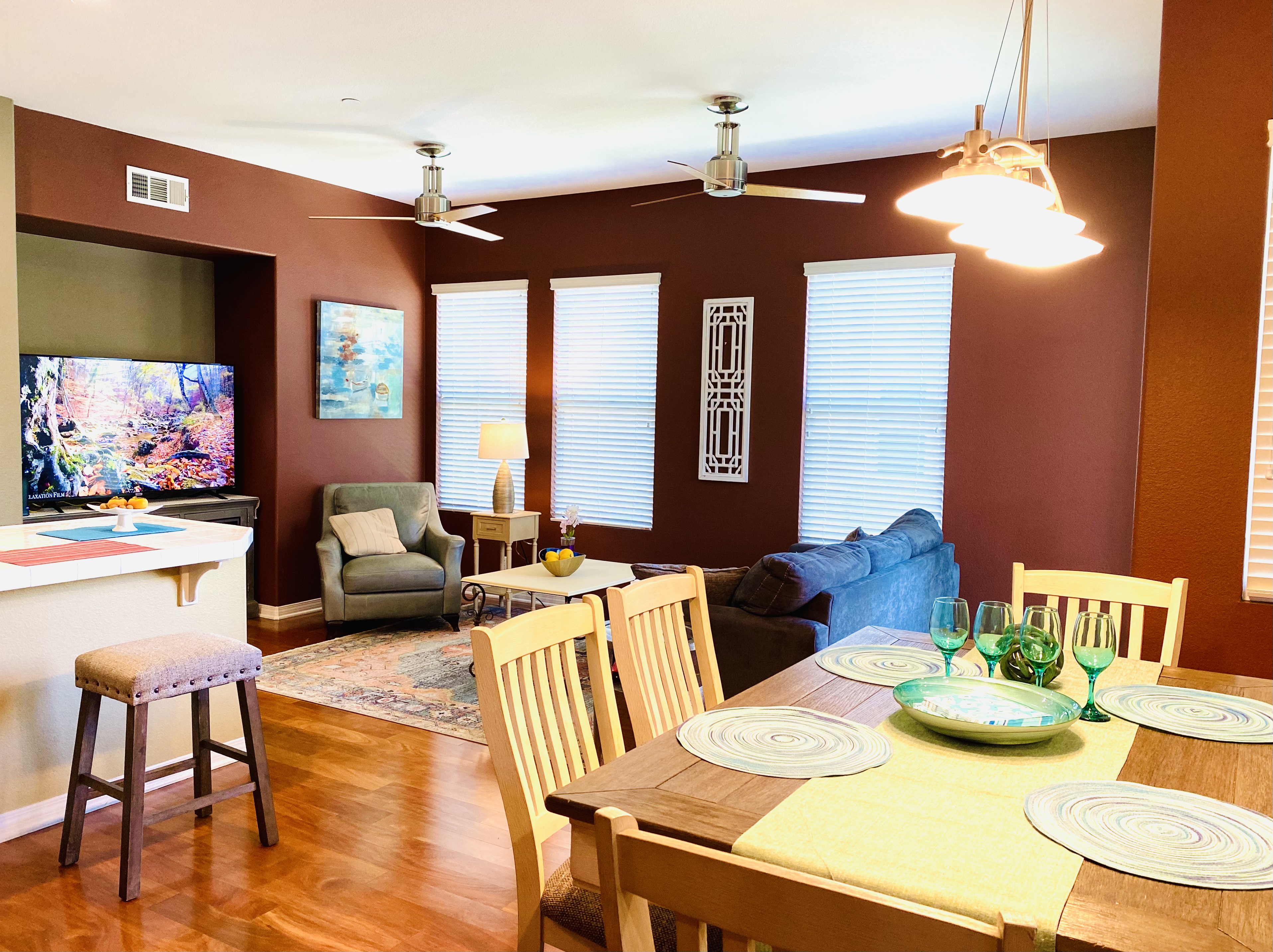 Elegant, Comfy Townhouse in Prime Location 3br/3ba