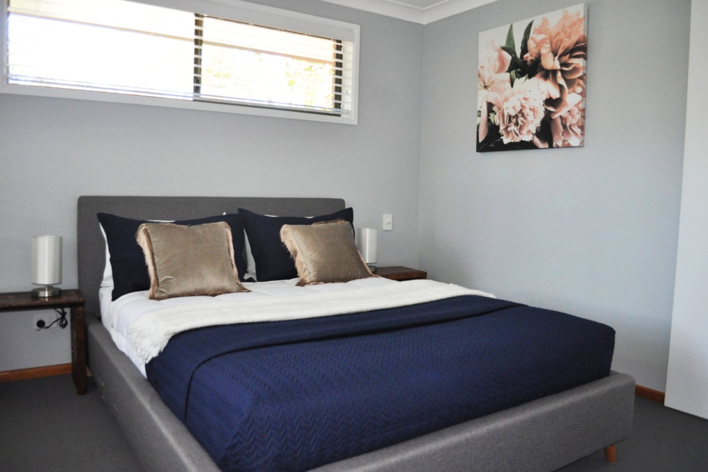 Centrally located, Villa 2 walk to beach, cafes.