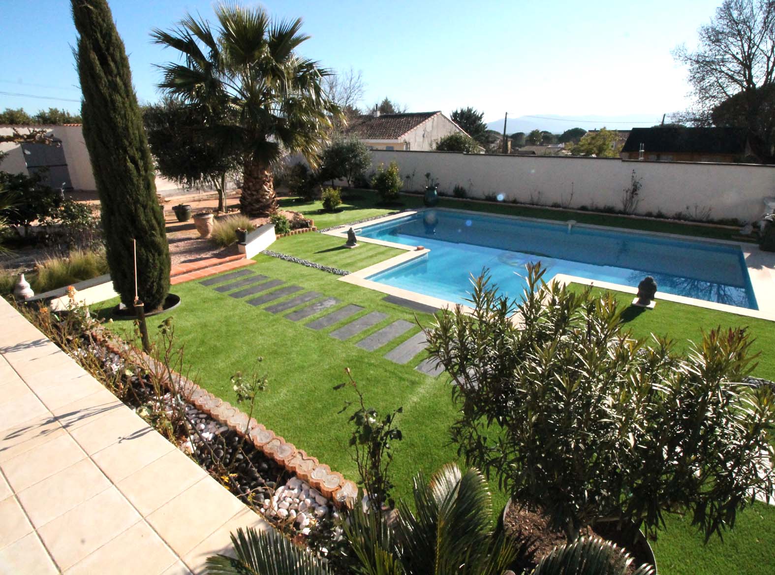 Lovely studio in villa with pool