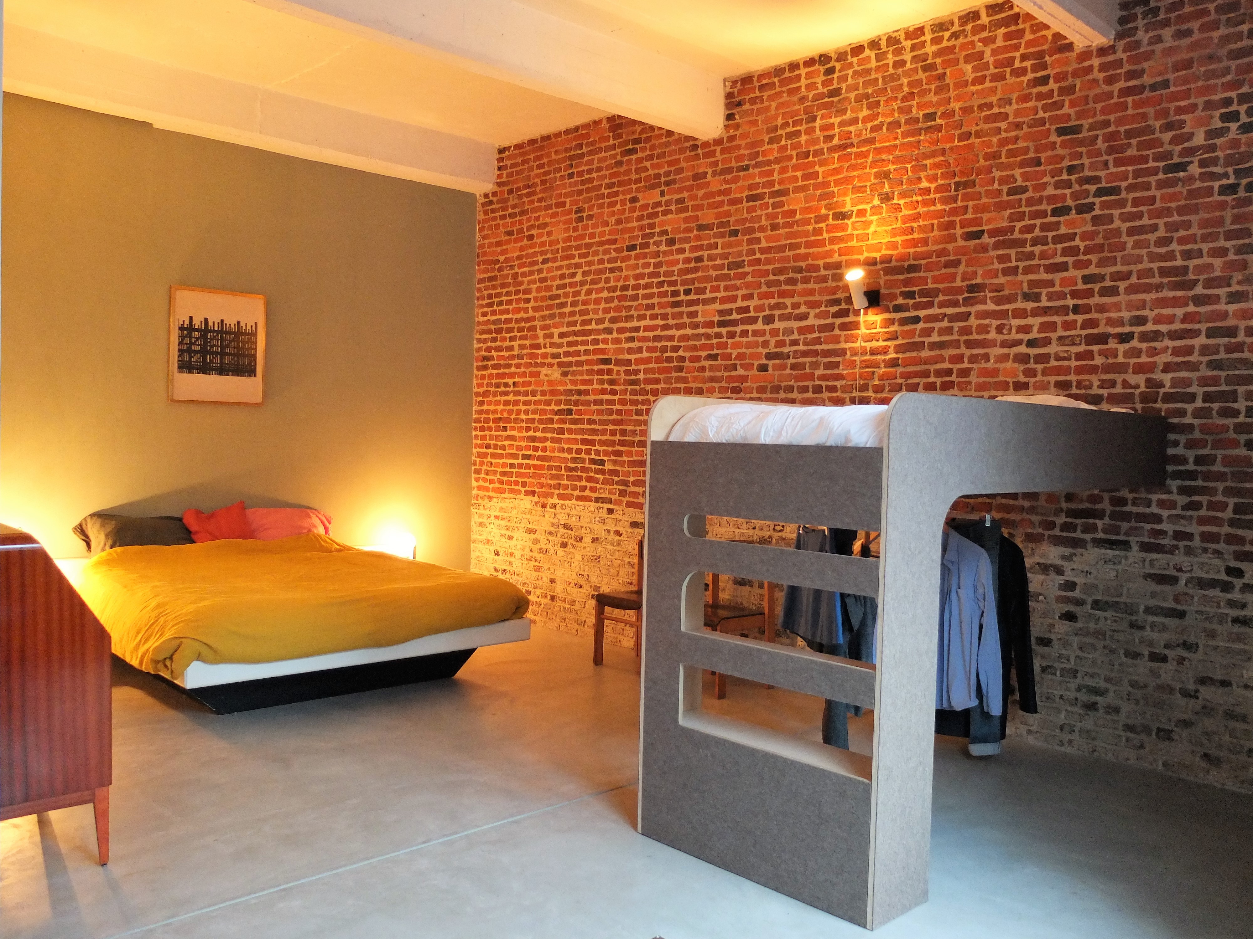 Spacious room for couples (or small families) in Molenbeek-Saint-Jean, Brussels