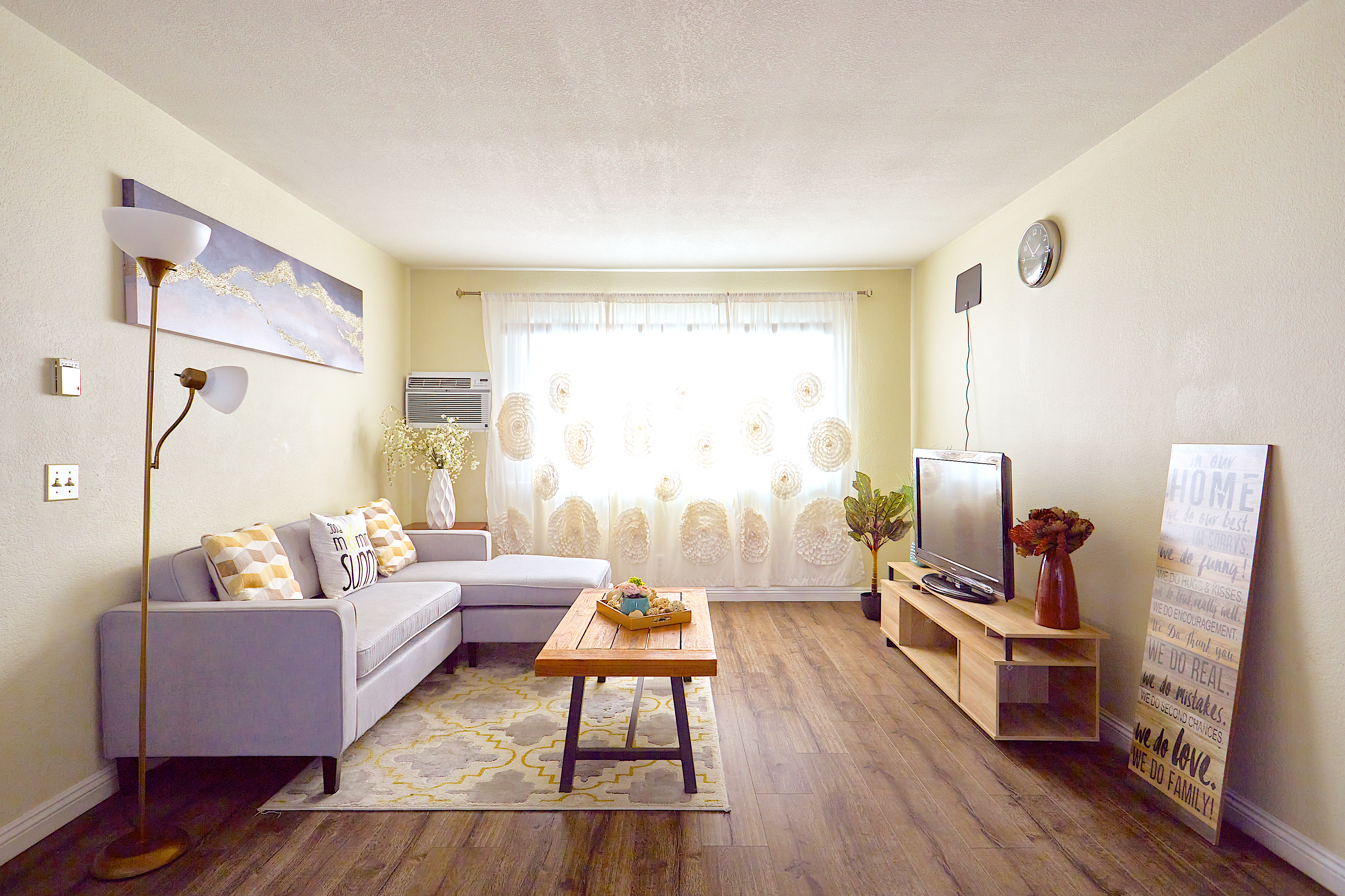 Mins away from LAX, 2 bedroom/2Bath private house