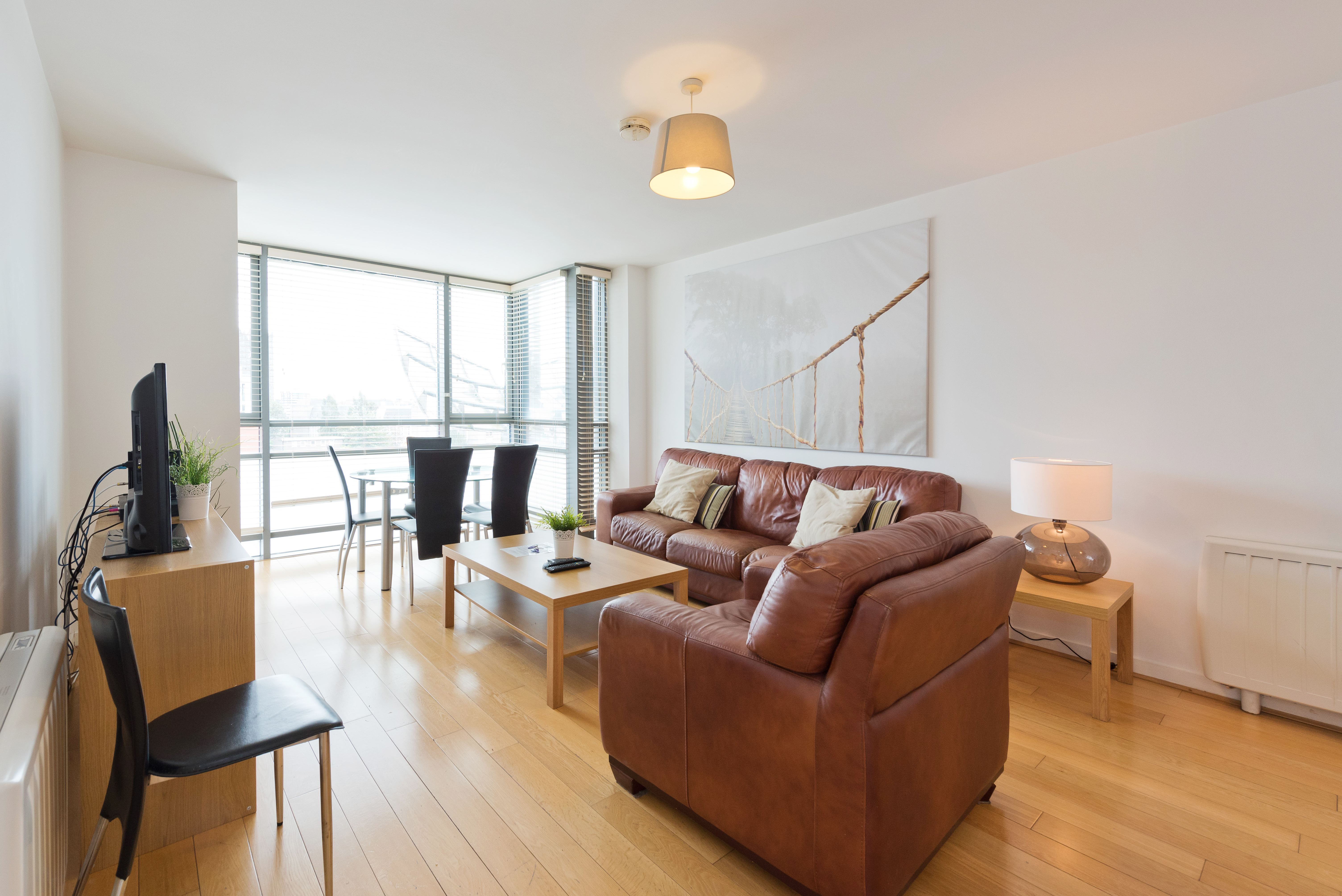 SMITHFIELD SQUARE SUPER 2 BED SPACIOUS APT 31C..
