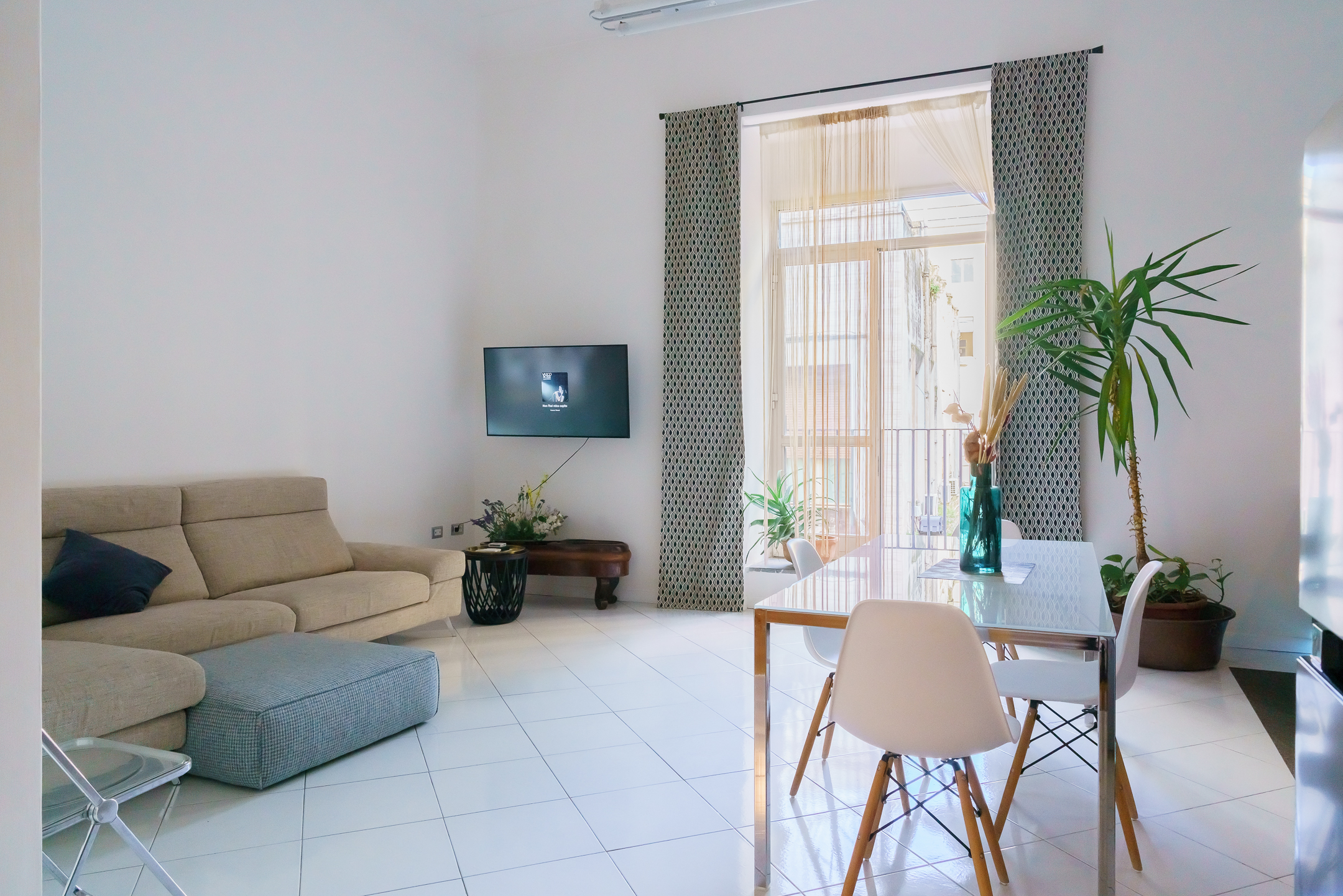 Modern Suite Apartment Municipio in Porto, Naples