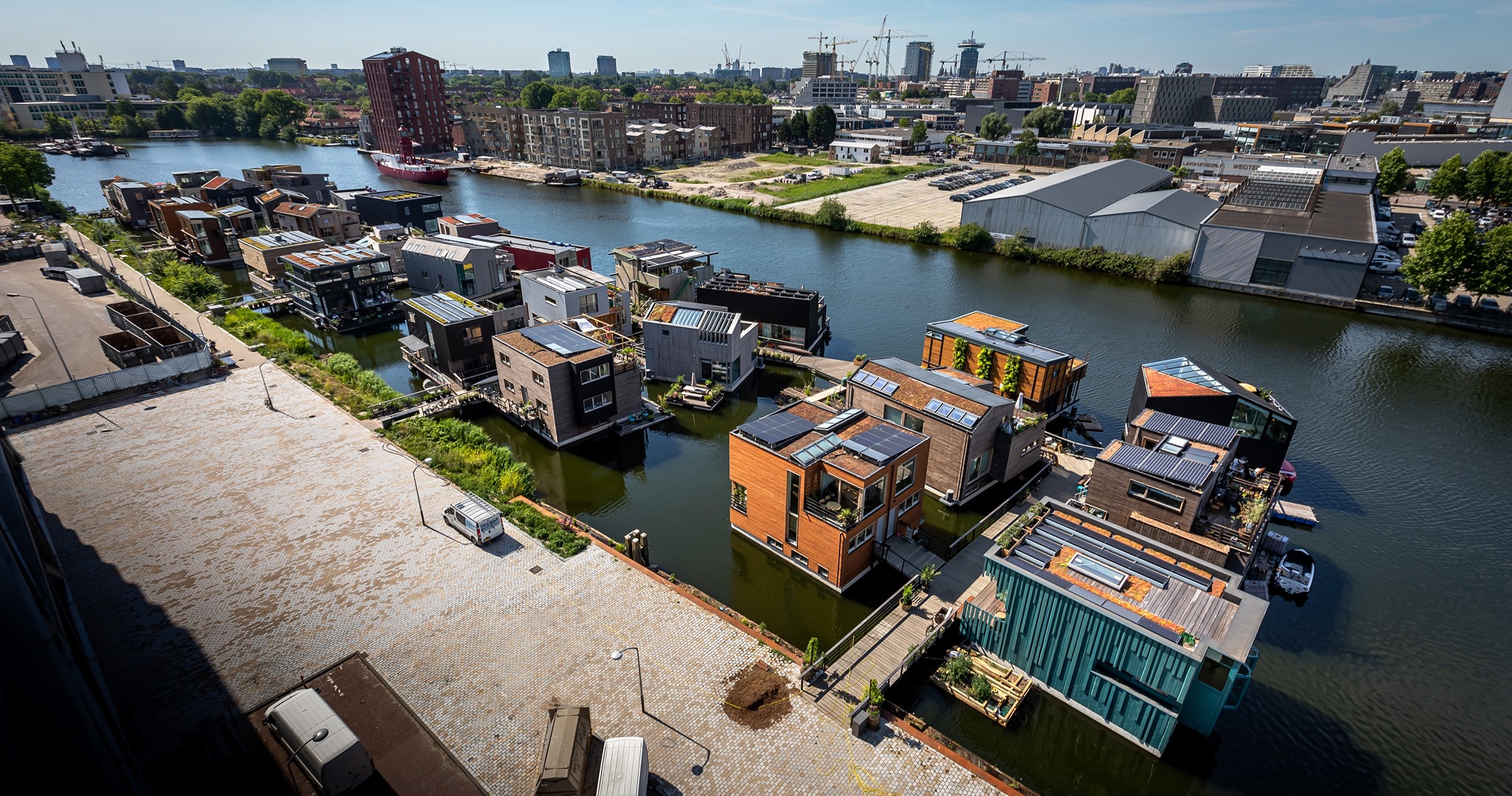 Unique floating, sustainable waterhouse/boathouse. — Amsterdam stay