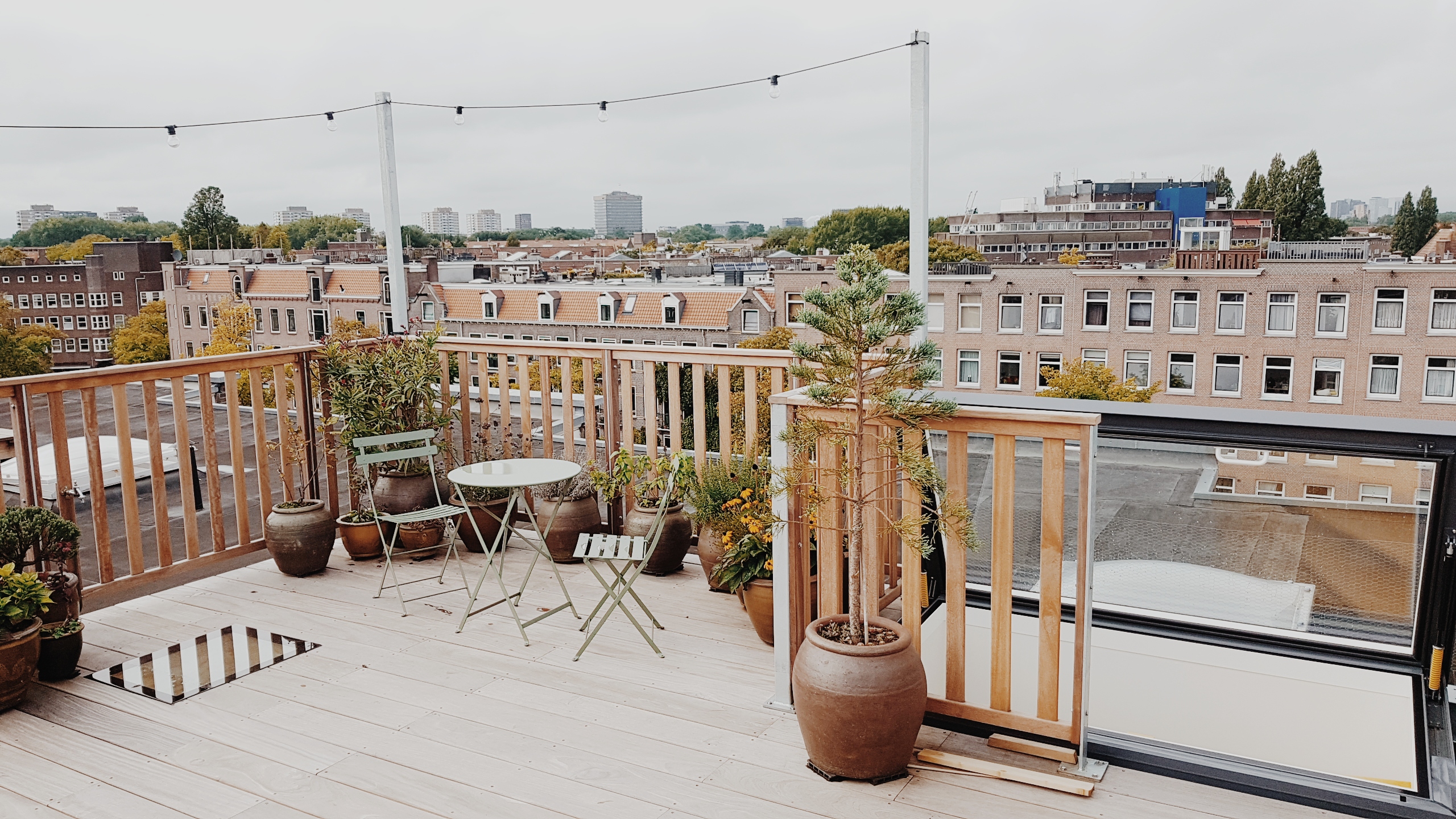 Light, canal view apt w rooftop terrace in center โ Amsterdam stay