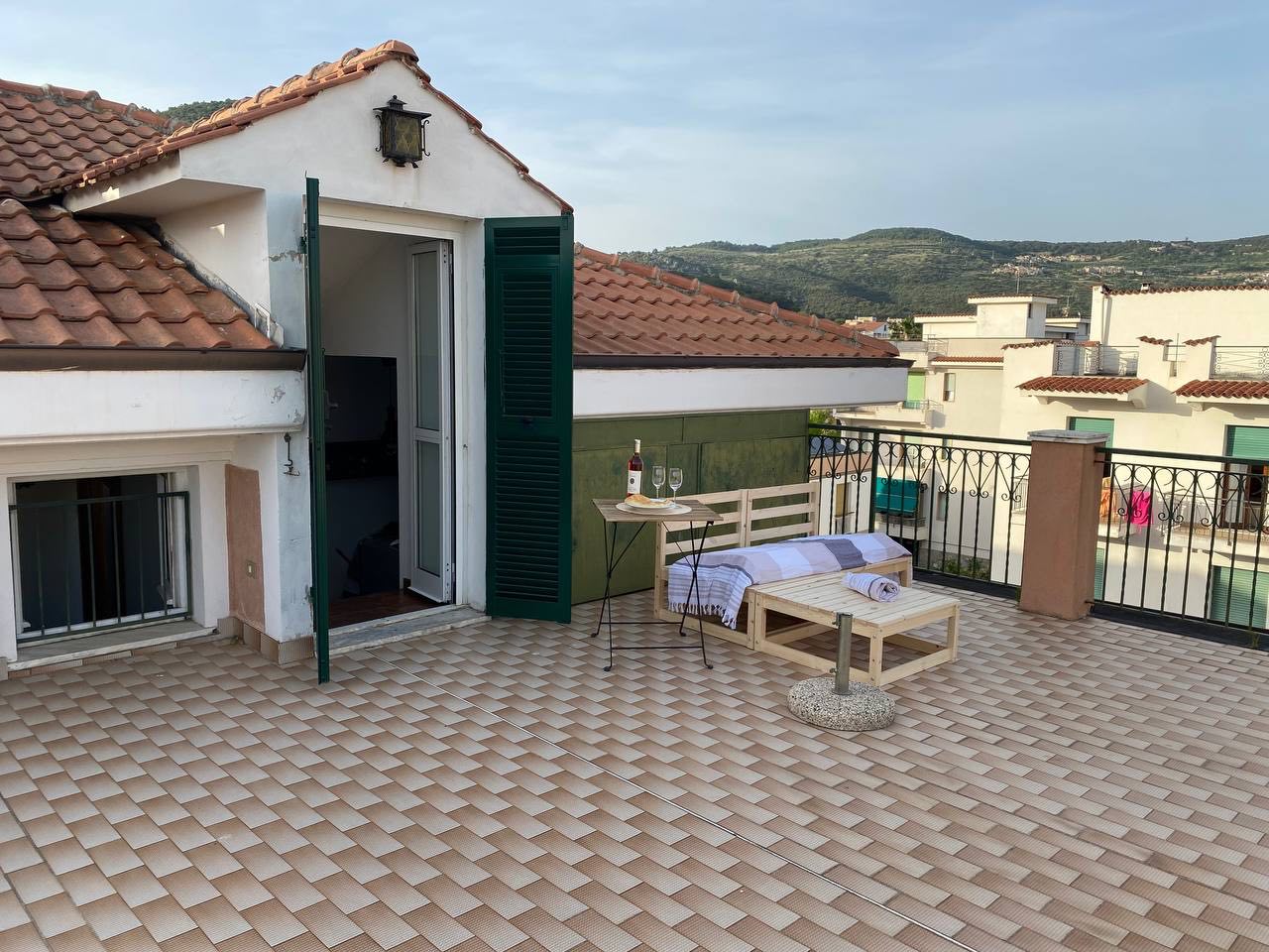 Riccardo and Esterina's Terrace- Apartment