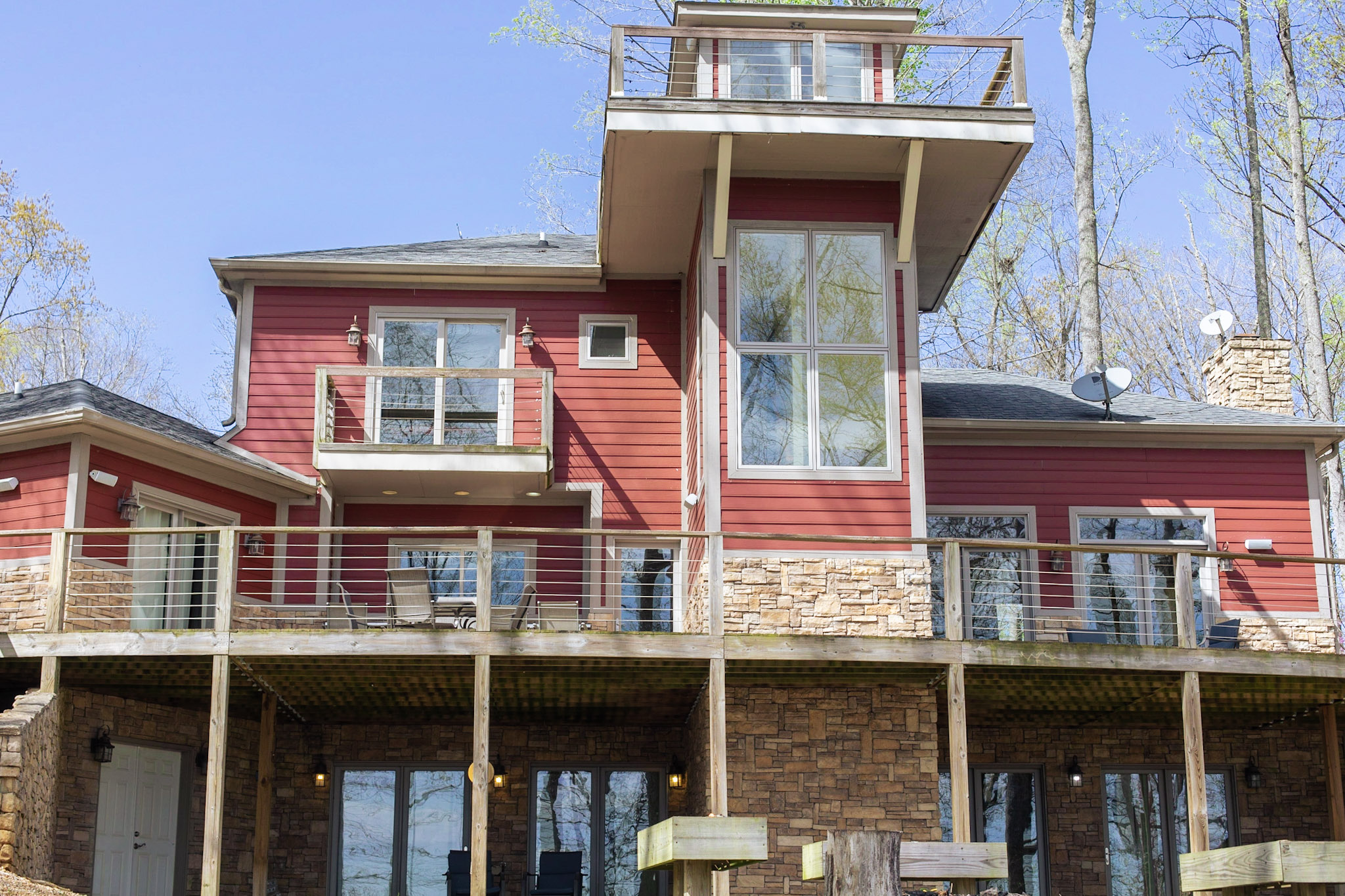 Don't Miss This Beautiful Custom Built Lake House Houses for Rent in