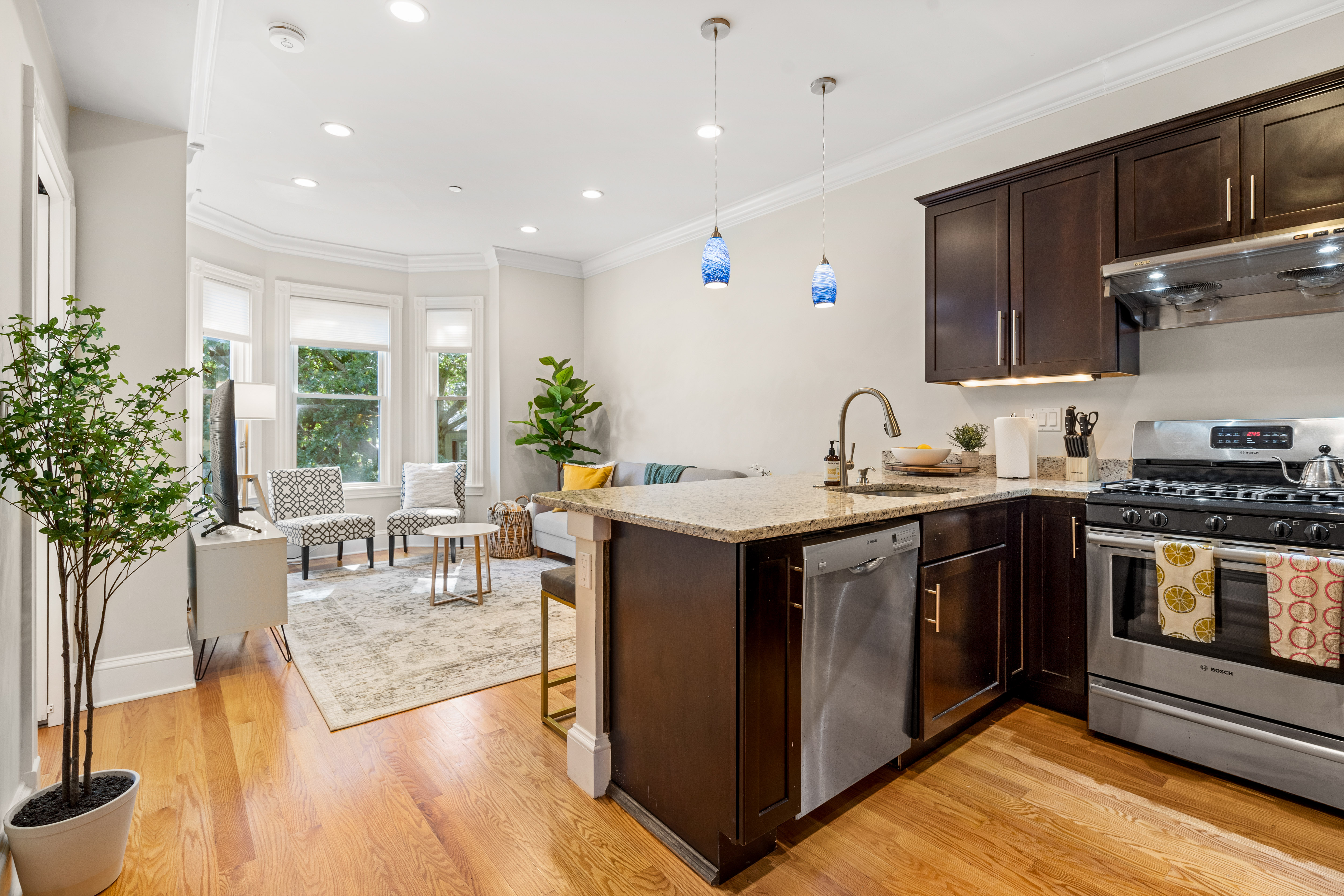 Luxury 3BR near Harvard/MIT w/ King Bed+Parking! in The Port, Cambridge