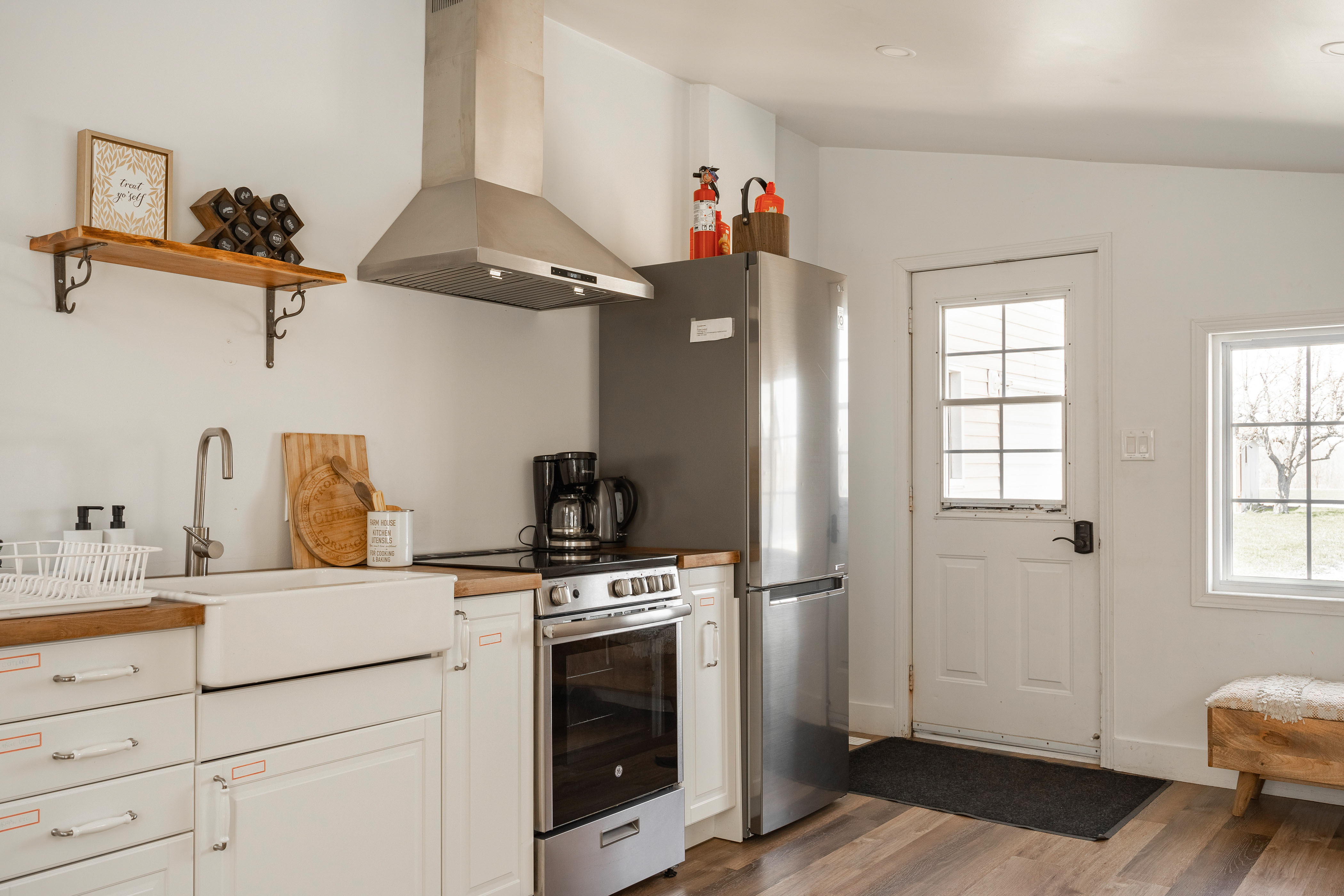 Green Acres Farmhouse Farm stays for Rent in Waterdown, Ontario