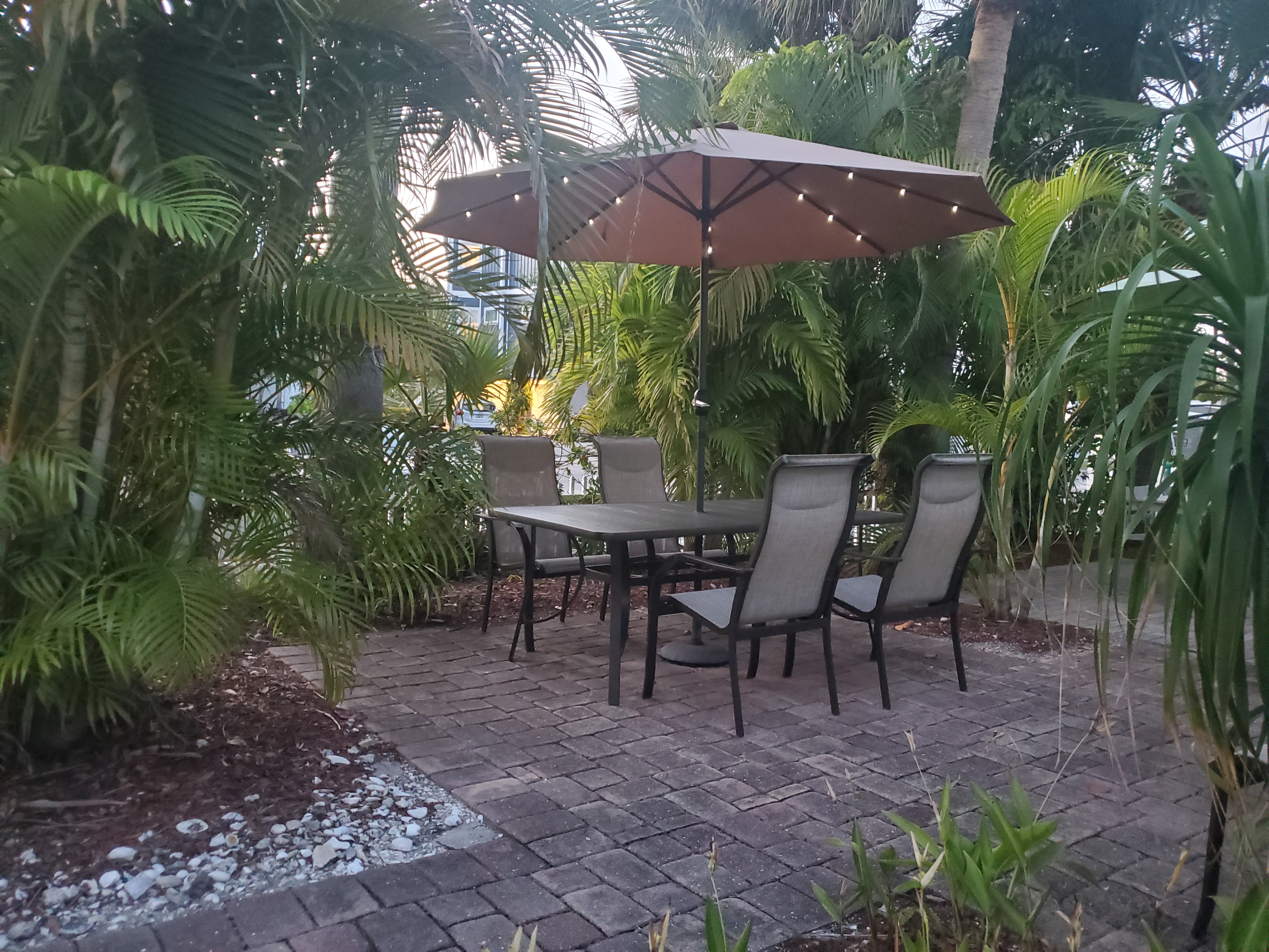 Kay on the Key - Steps from #1 Siesta Key Beach