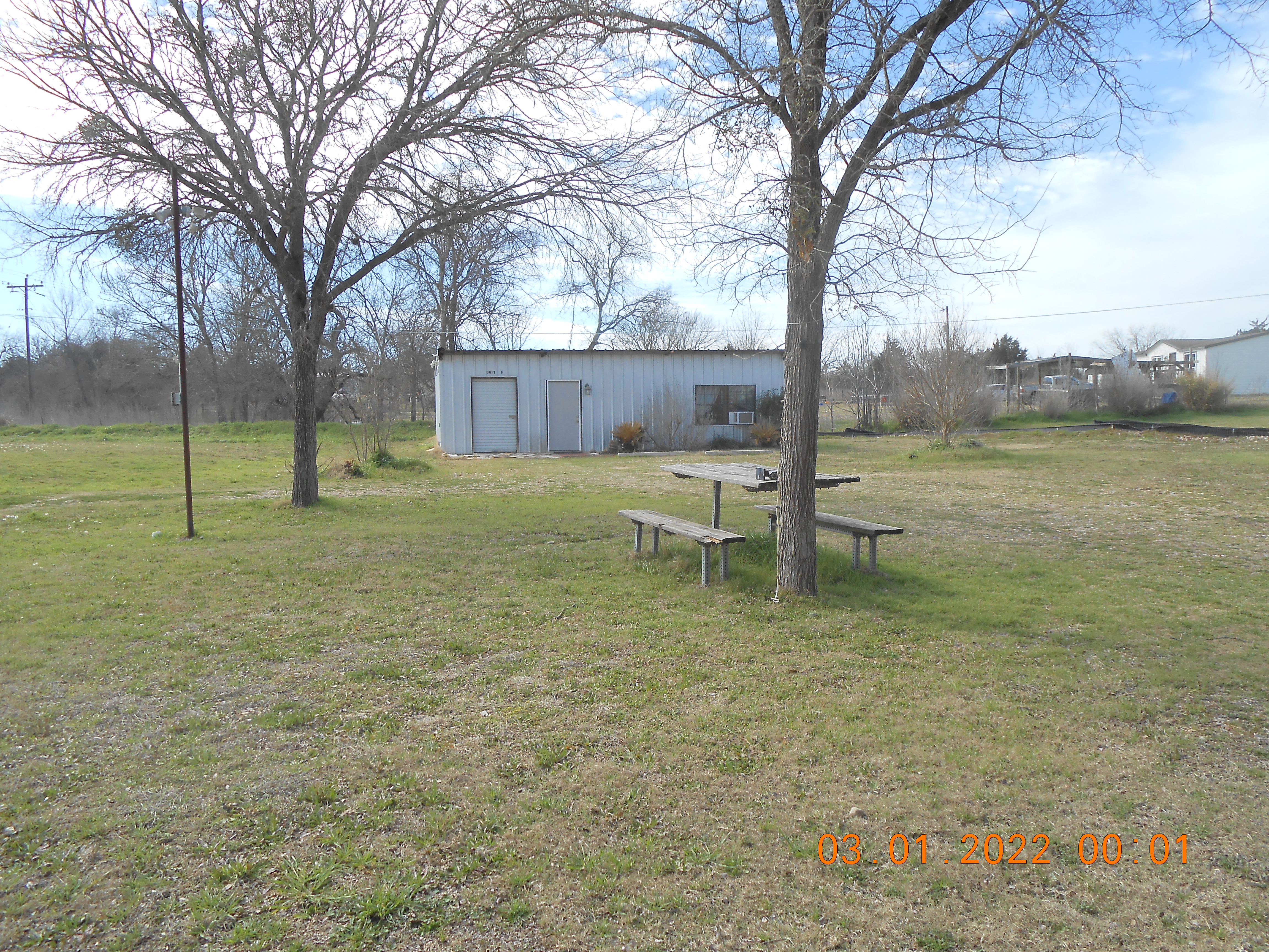 Adorable 1-bedroom with bathroom and kitchenette