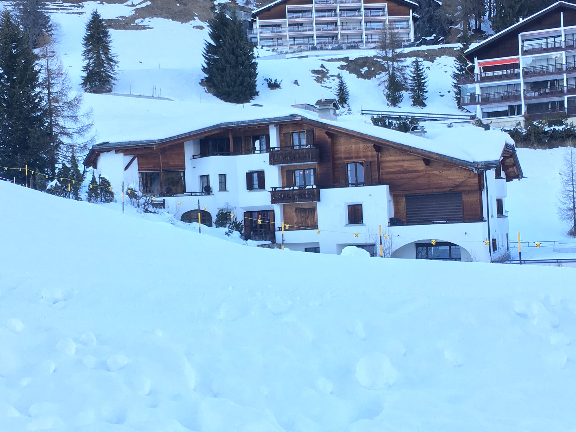 Direct access to excursions and the ski slope.