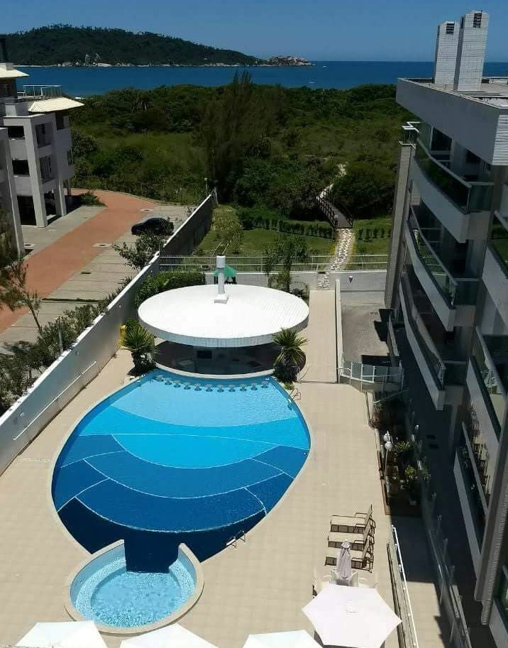 Apt complete (sea view and private beach trail)