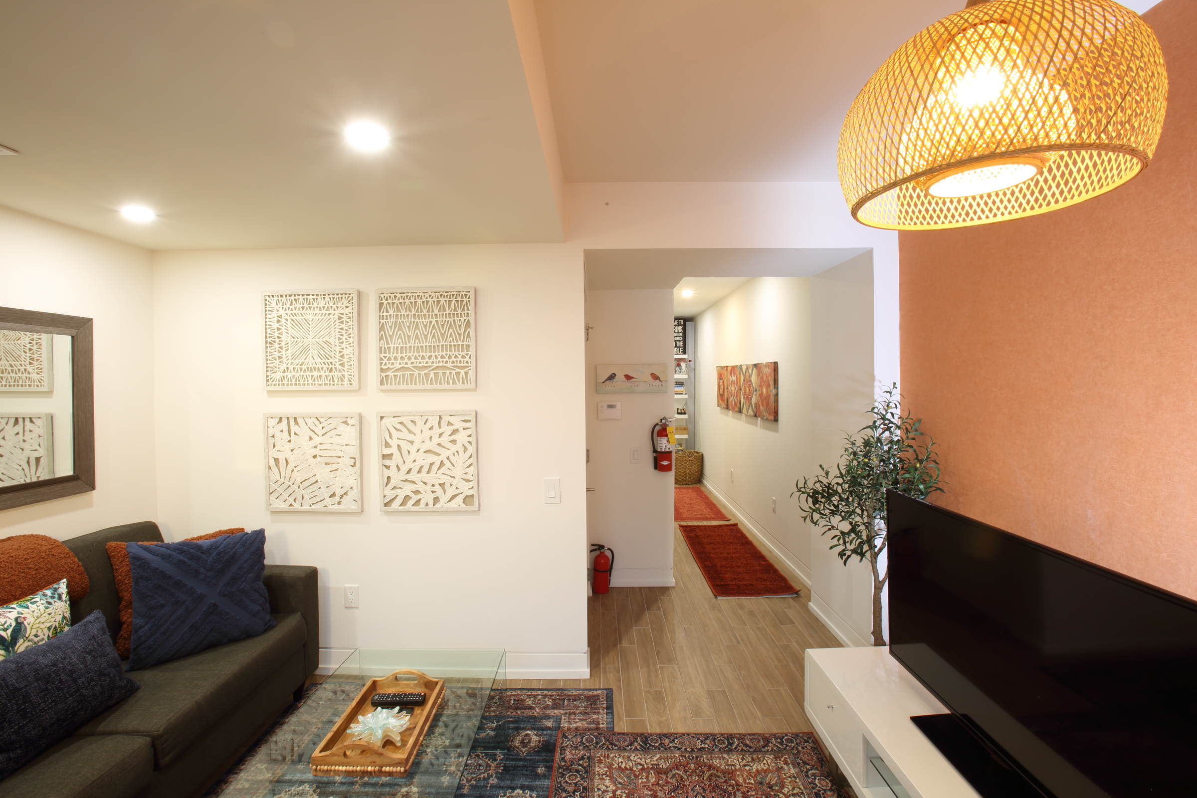 Beautiful 1 bed apt in Queen West