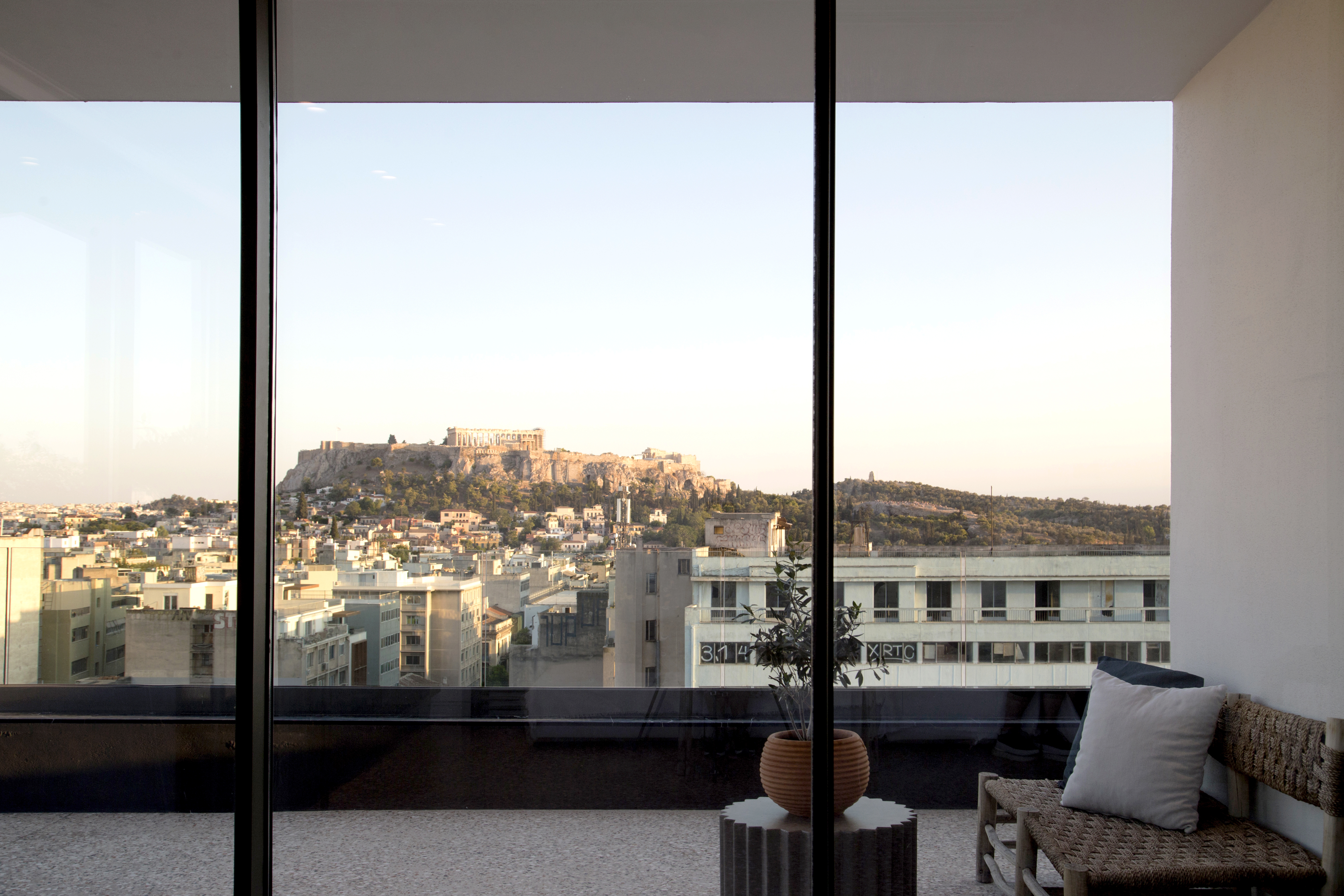 Market Loft with Unique Acropolis View