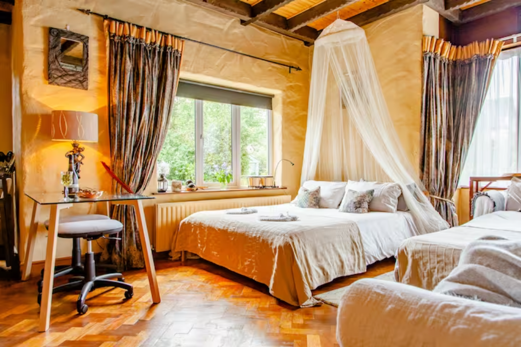 Beachside room, close to airport!