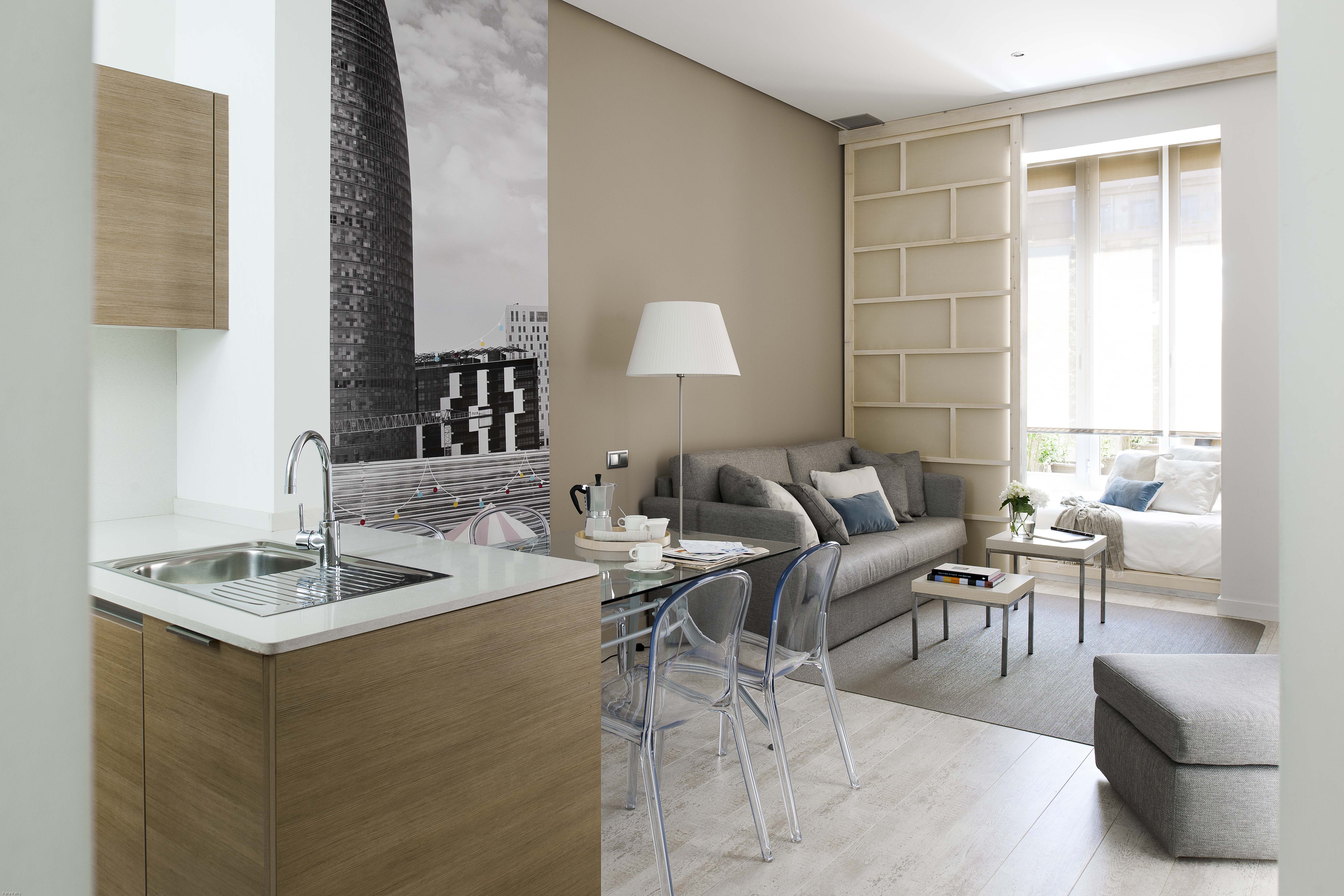Centrally Located, Bright hotel-style Apartment