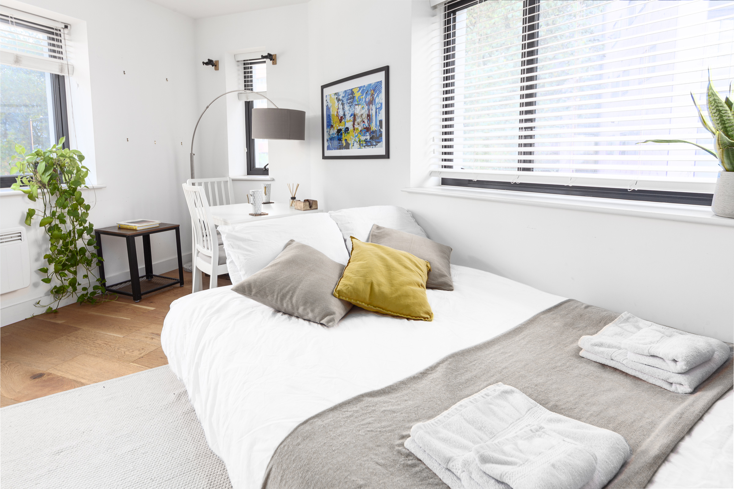 Bright, Modern 1 Bed Studio, (O2, Excel) Zone 2