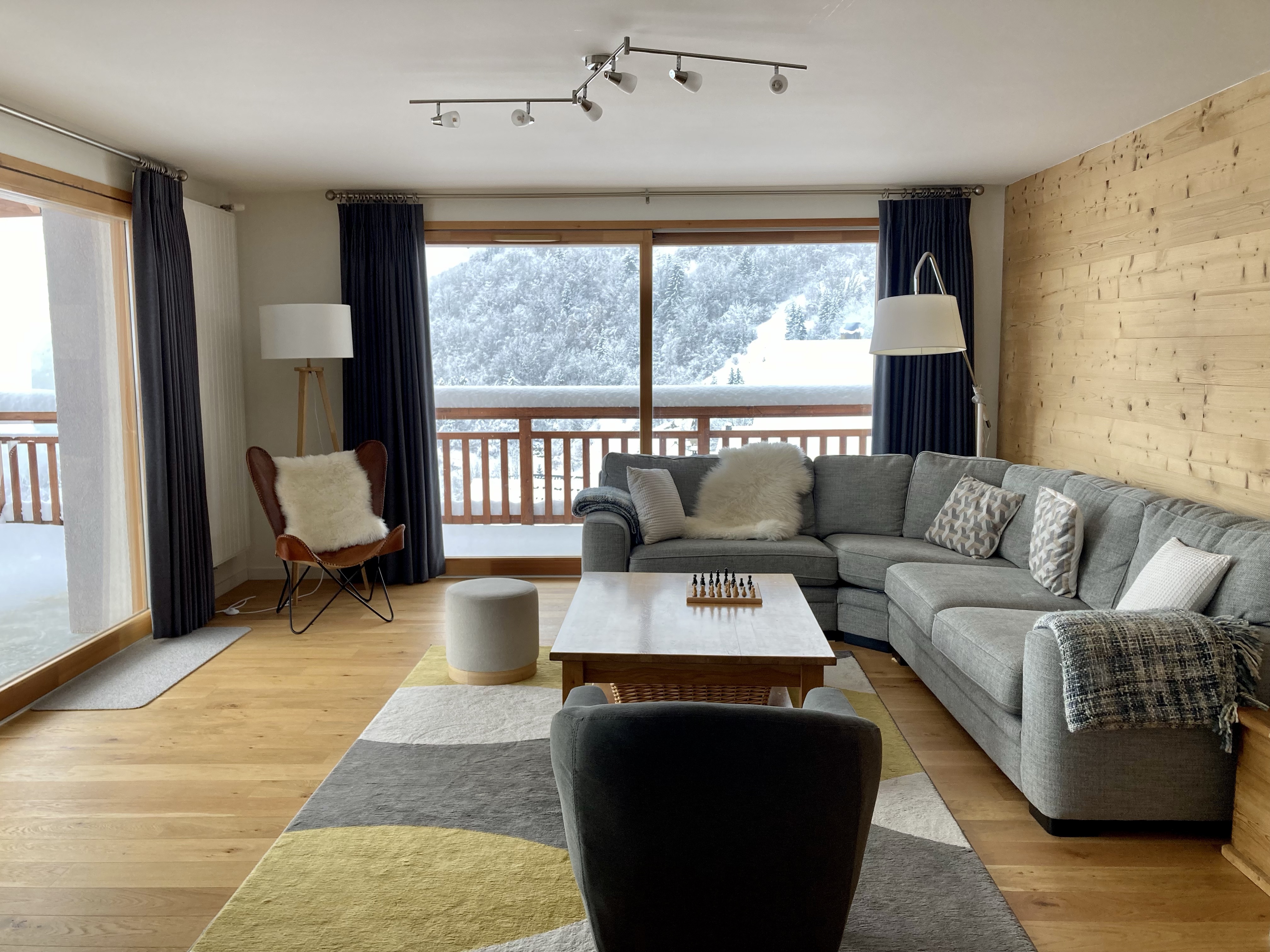8 person apartment, prime location near ski lifts