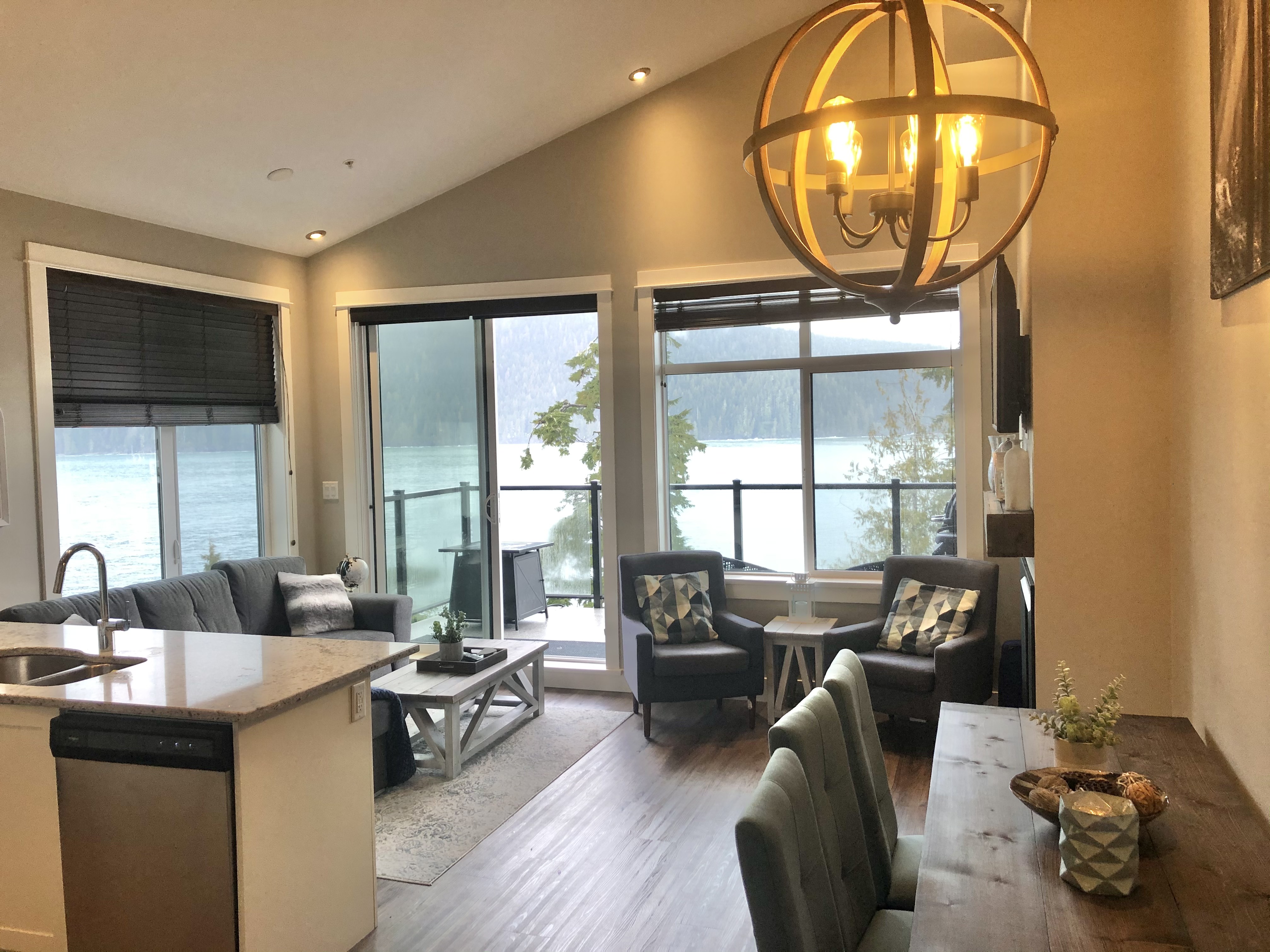 Sandy Feet Retreat- Oceanfront 2BR, modern cottage