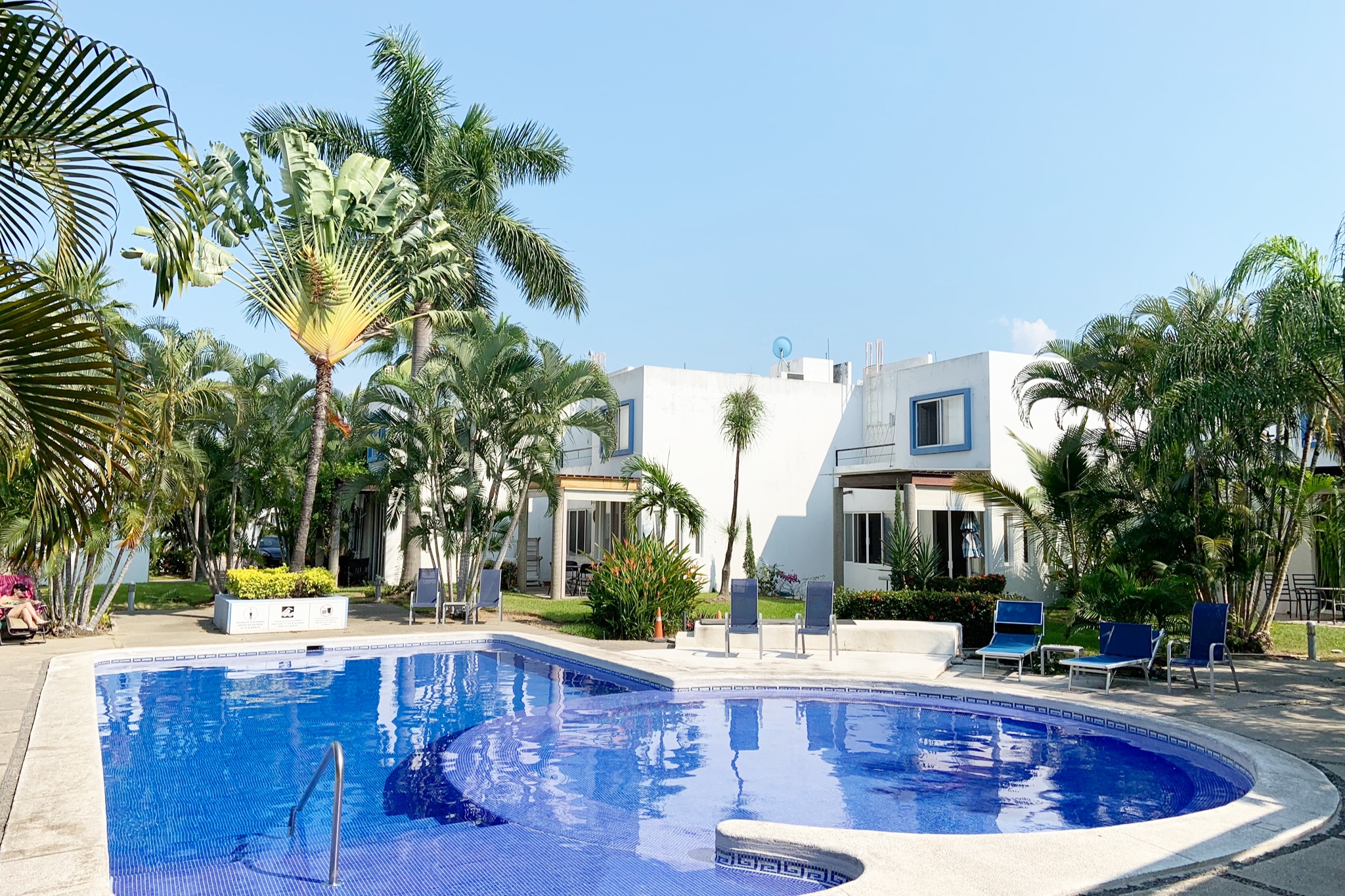 SpaciousVacation House w Security Pool 15m beach