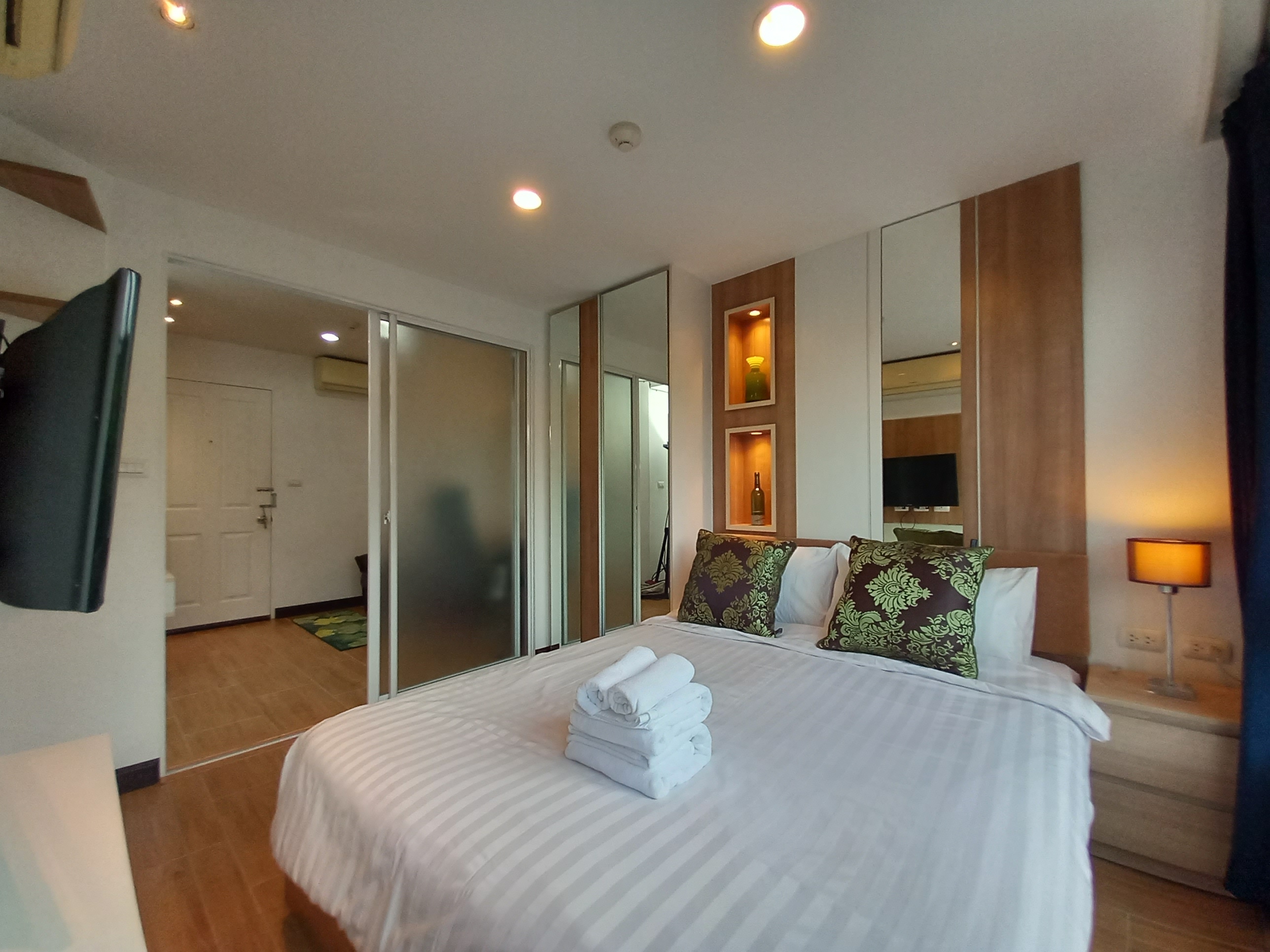 One Bedroom Condo on the 2nd Floor - 1000/100 Mbps