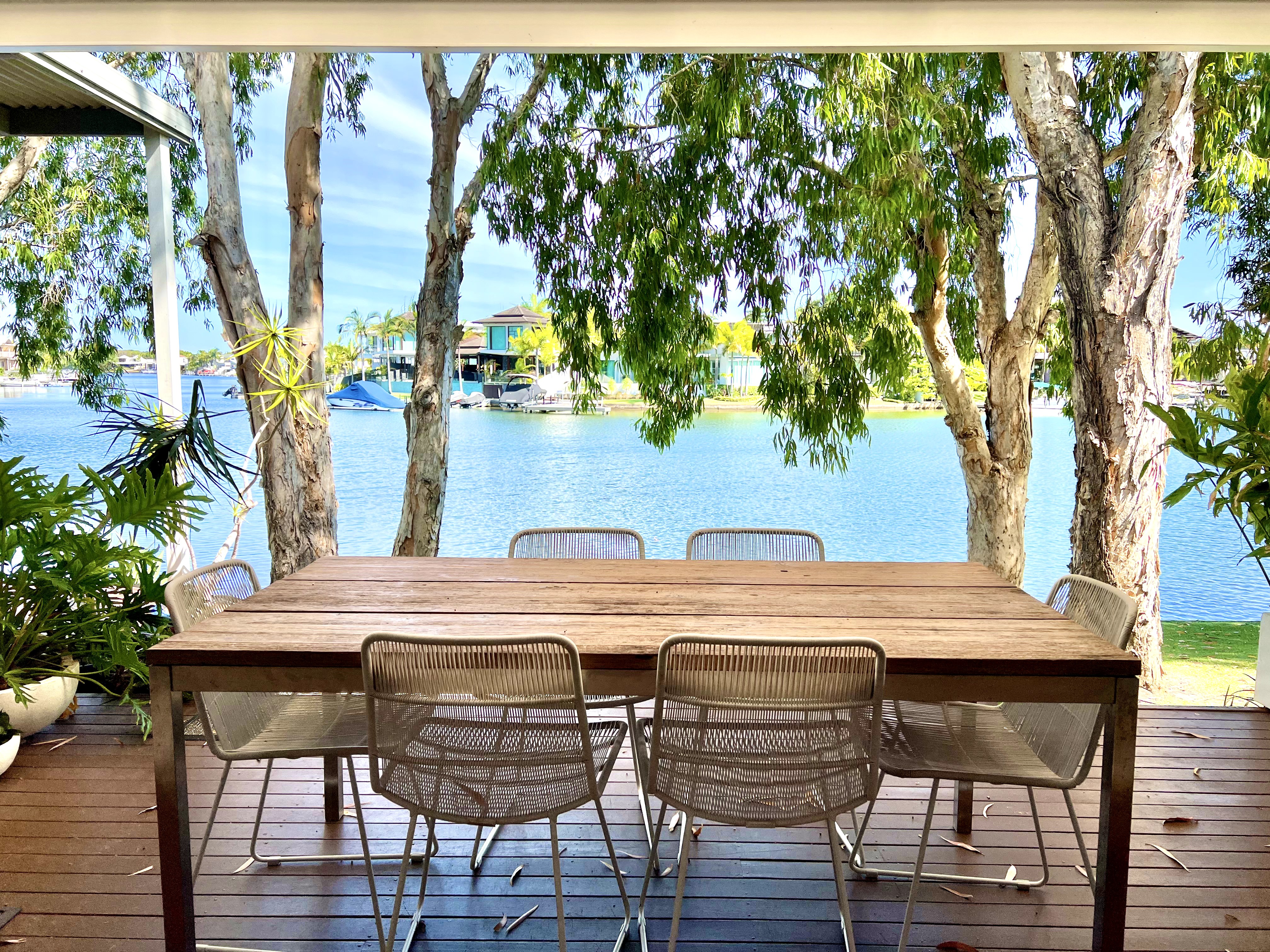 Immaculate Waterfront Townhouse - Noosa Entrance