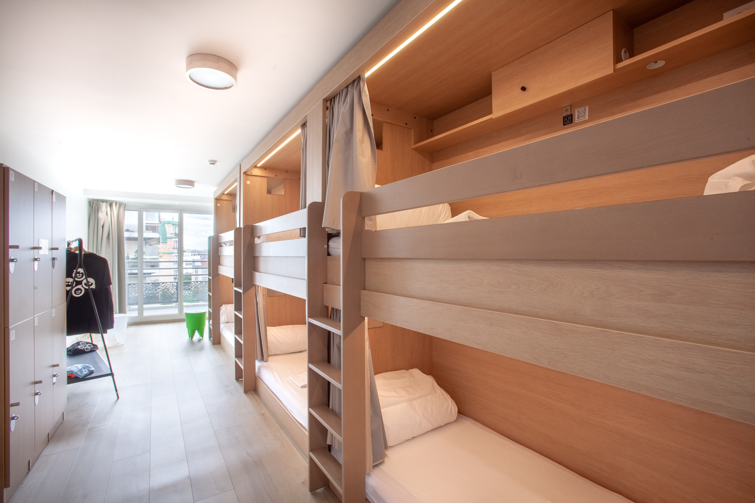 Comfortable bed in shared rooms of 6 in Paris 12e