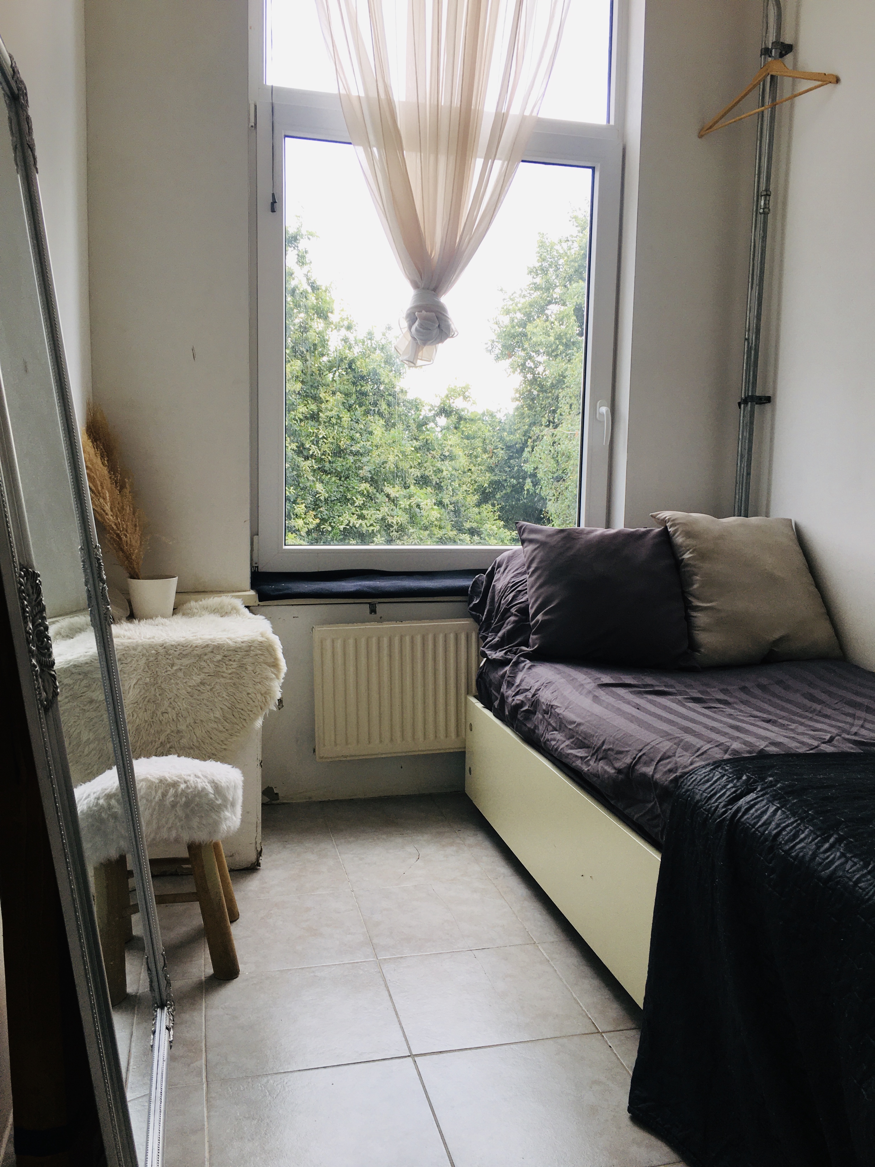Room close to hollandse spoor Den Haag — The Hague stay