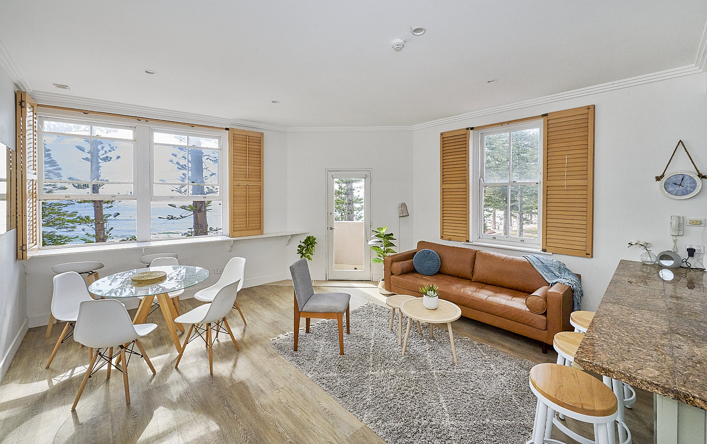 Beachfront Manly 3BR - Ocean Views, Walk to Ferry