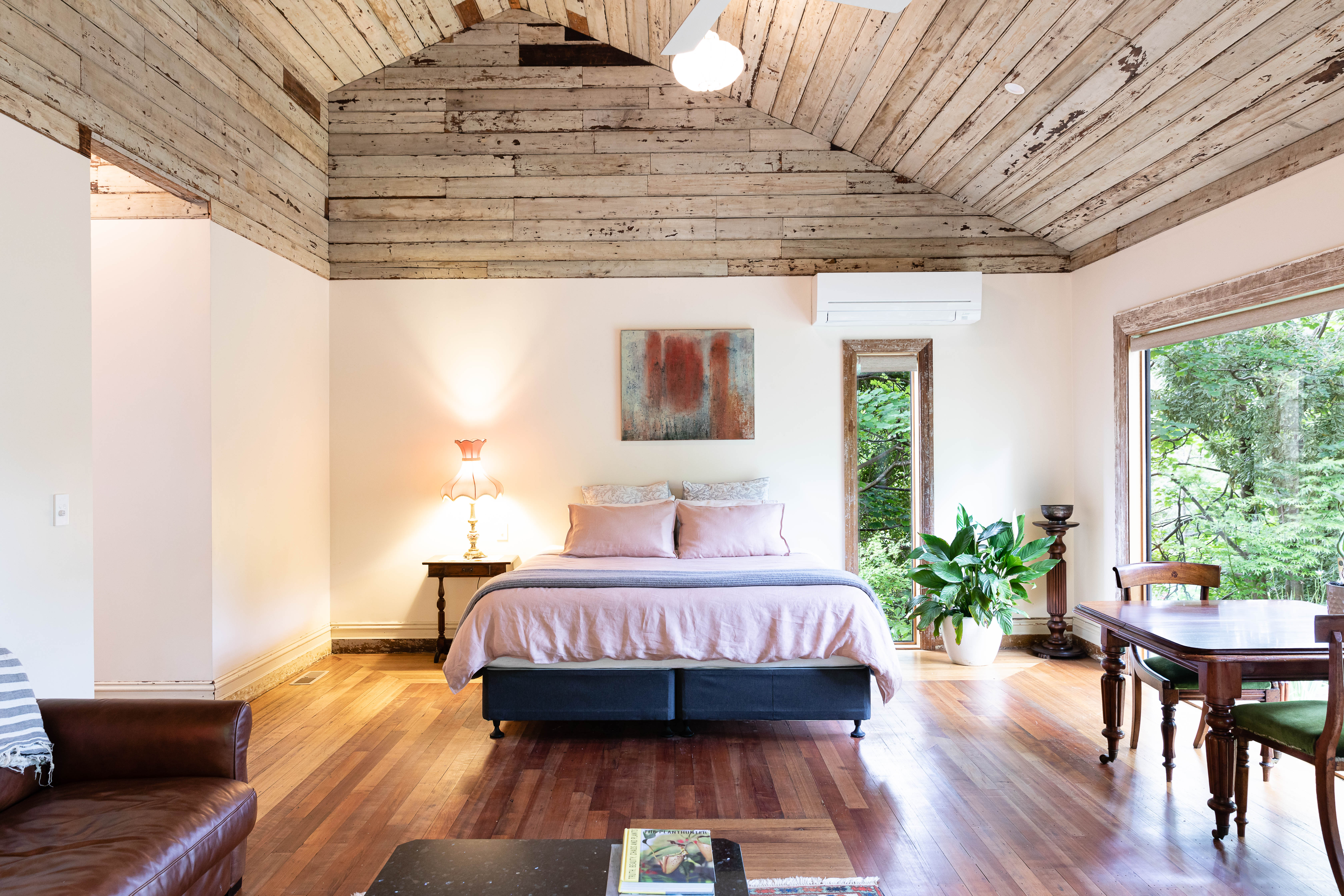 Luxury forest retreat next to Puffing Billy
