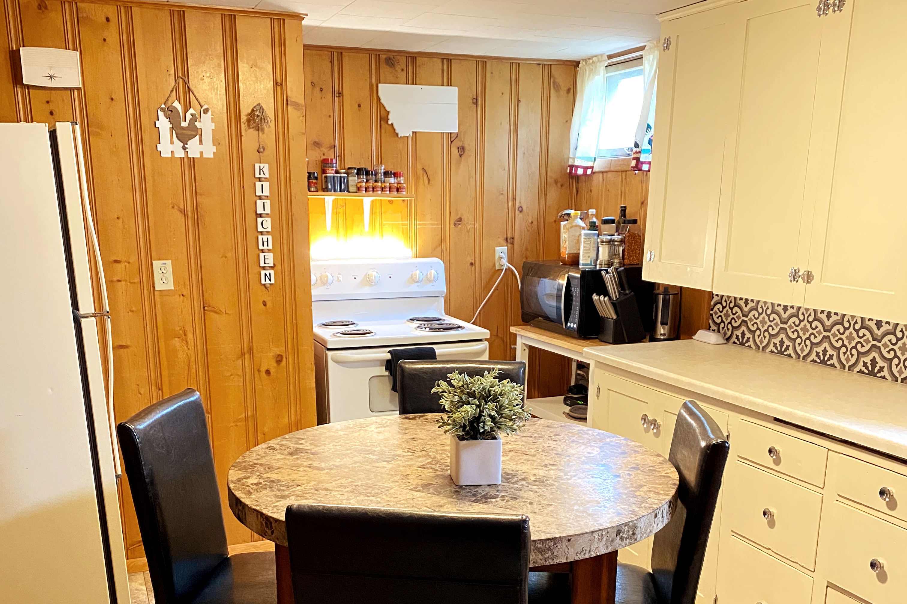 Cozy Apartment in Heart of Downtown! in Bozeman, Bozeman