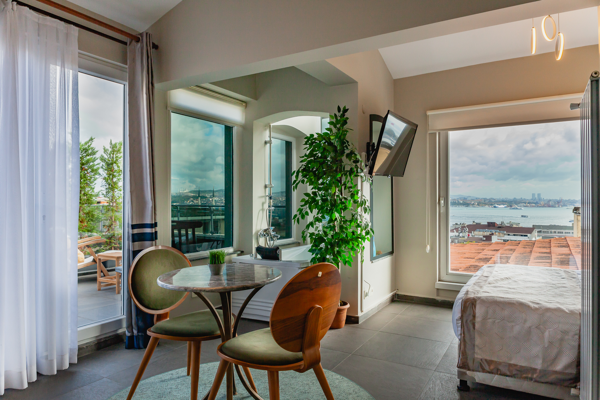 Jacuzzi across Bosphorus, Just take a look