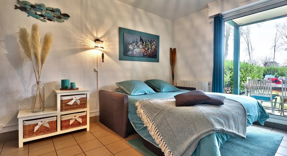 Studio 2 steps from the beach and marina