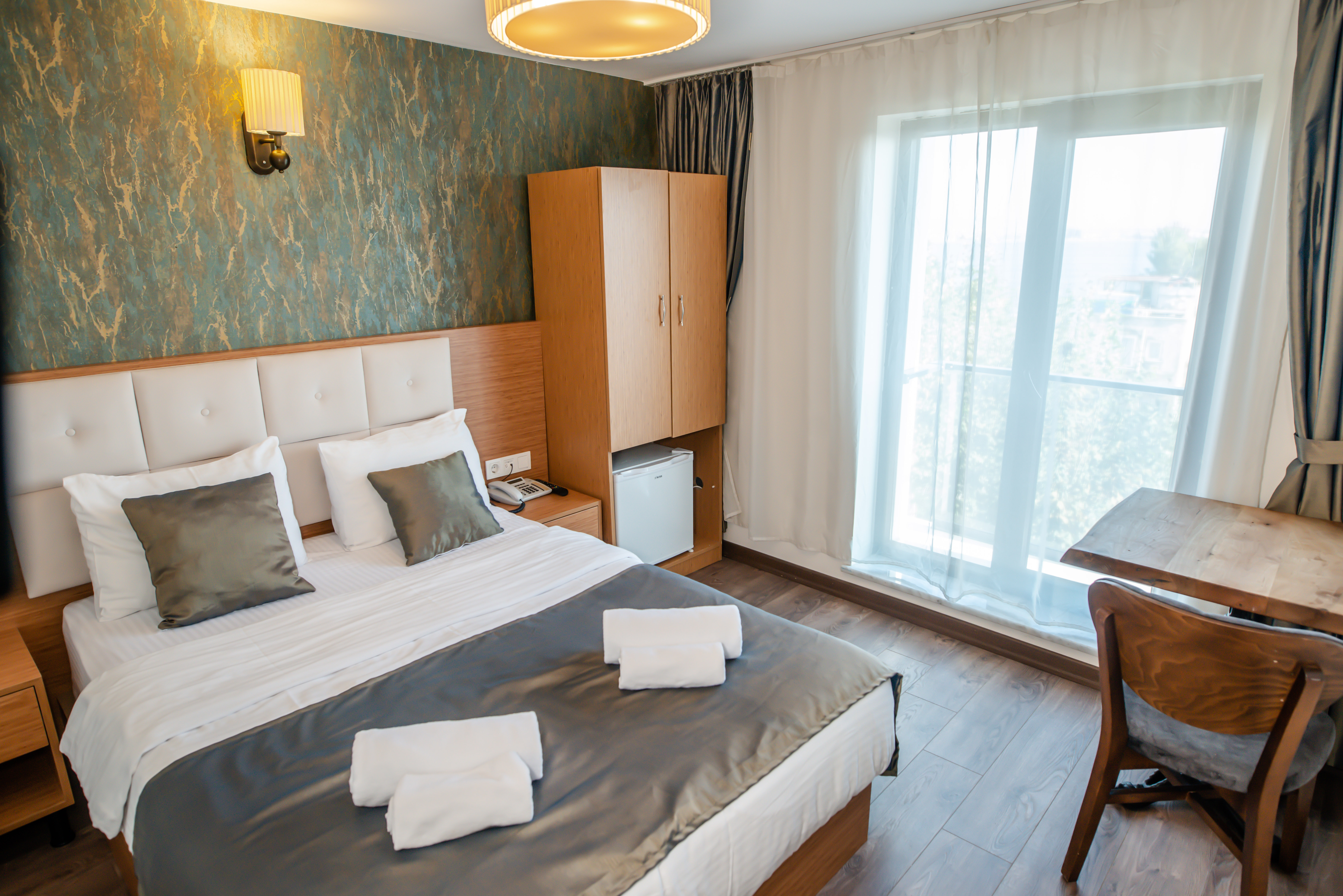 Deluxe double room + No service fee