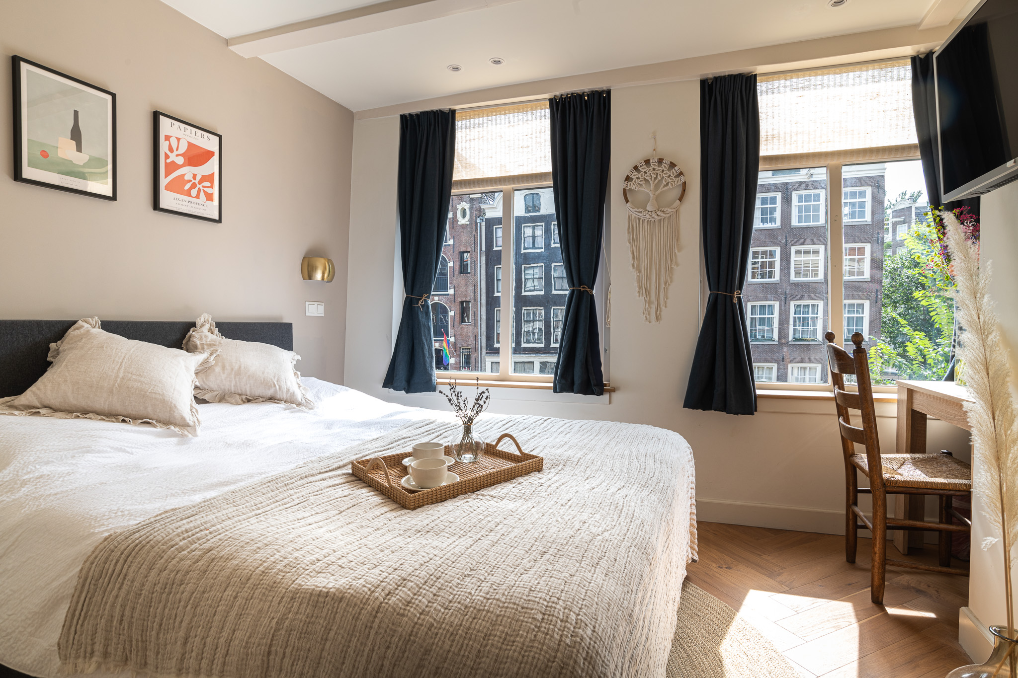Straight Tree Residence - “ Oak Room” Canal View — Amsterdam stay