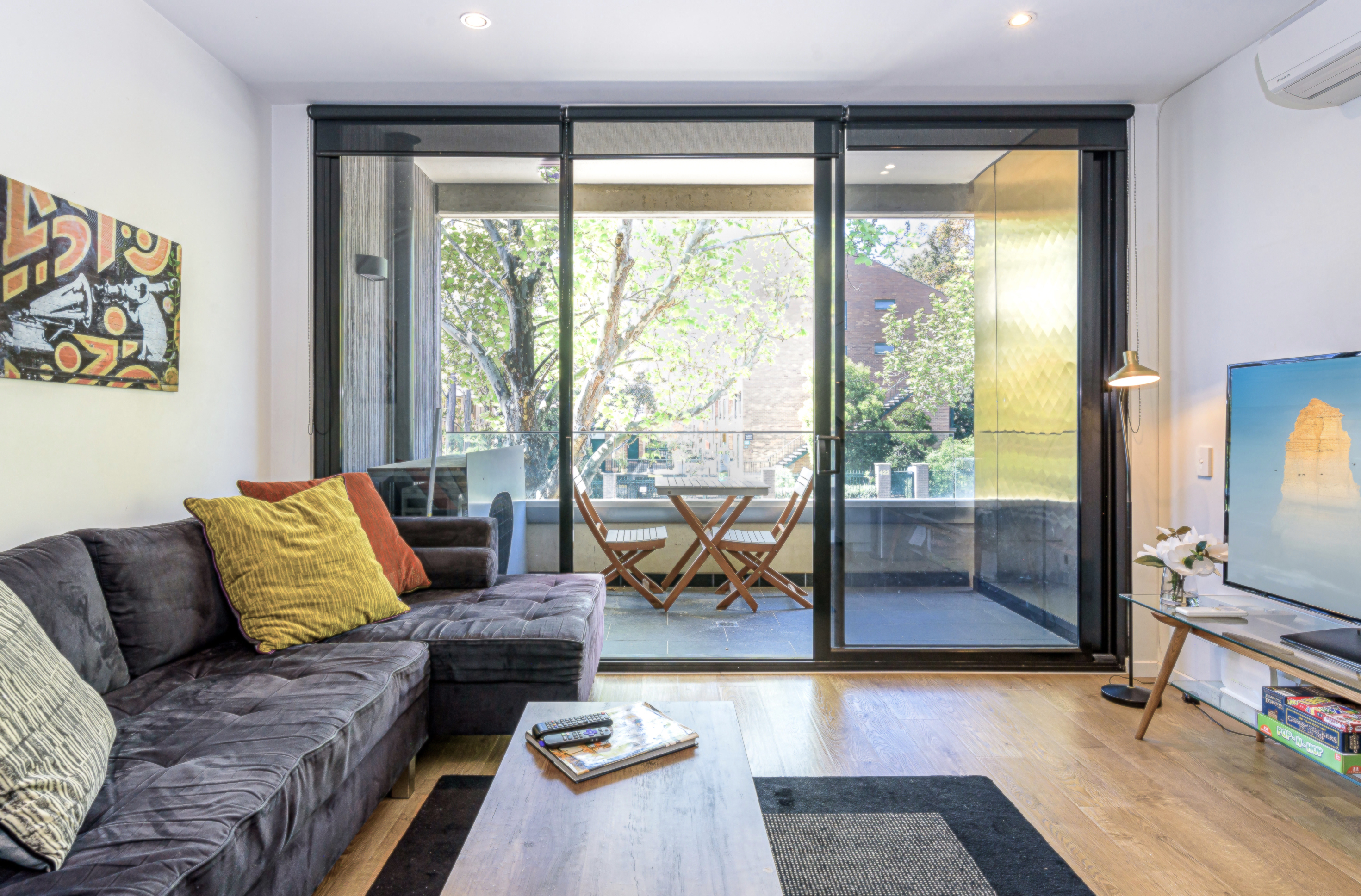 Cosmo Stays- Designer Apartment Fabulous Location in Melbourne, Melbourne