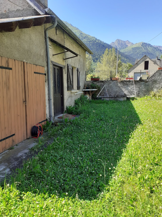RENTAL MAISONETTE INDIVIDUELLE.COUR CLOSED.