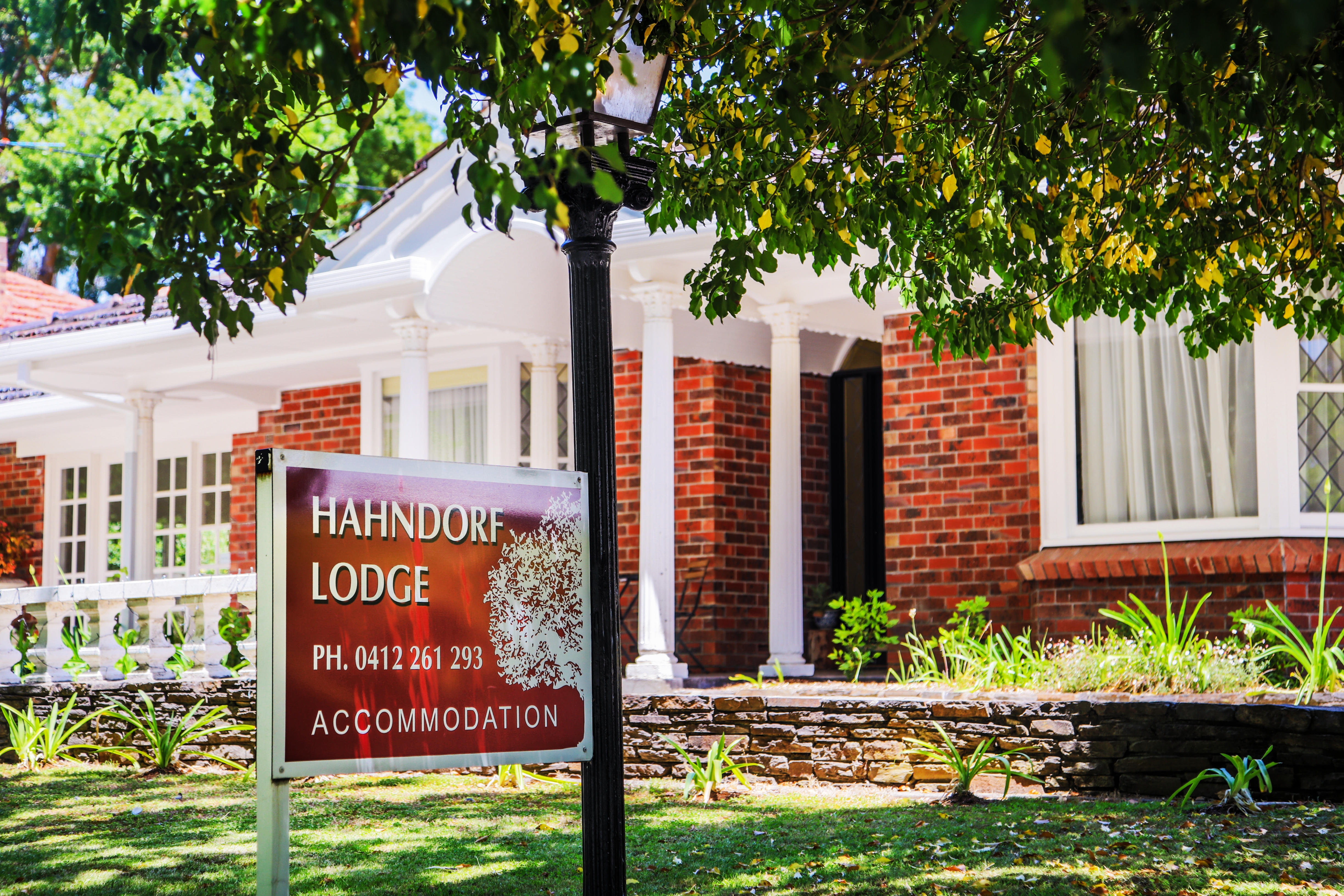 Hahndorf Lodge Elm Main Street Wifi Pet F Guest Suites For Rent In Hahndorf South Australia Australia