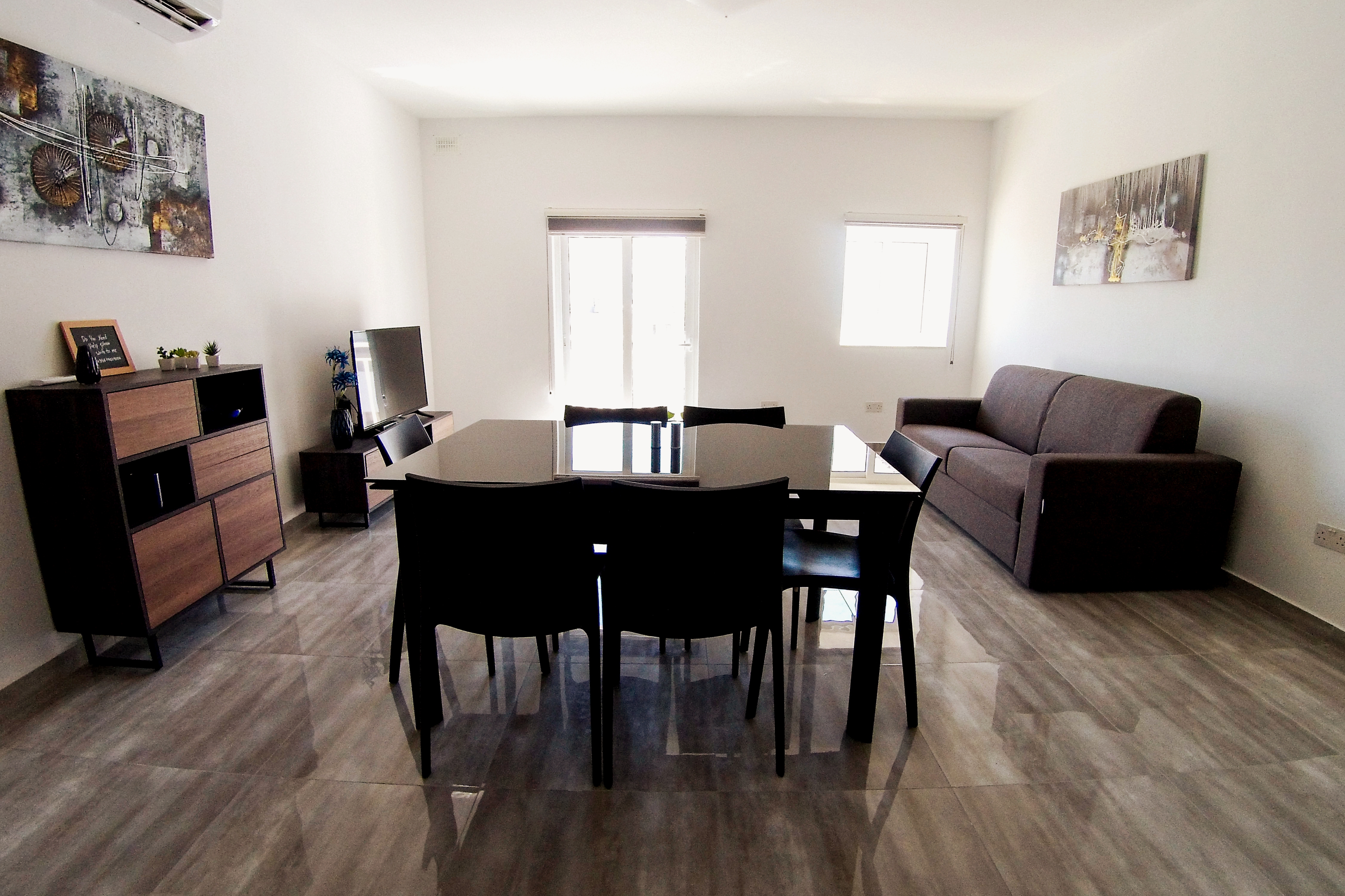 F7 Modern and Bright Apartment for 7 people
