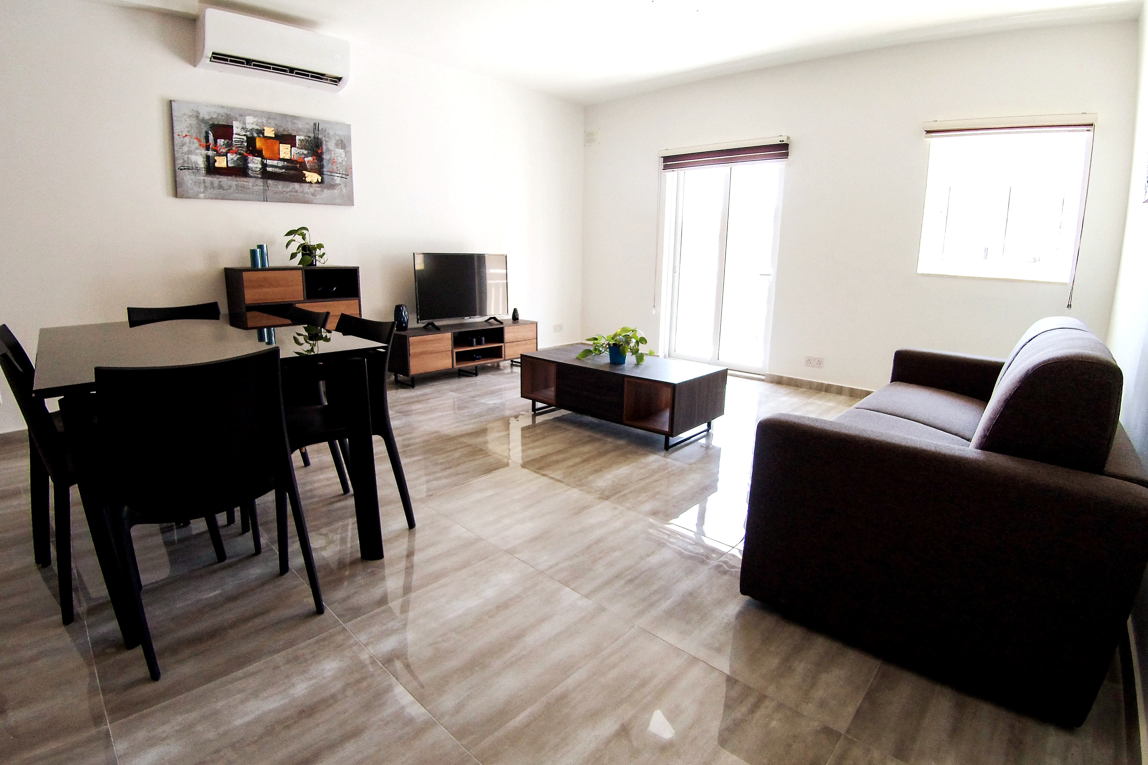F10 Modern and Bright Apartment for 7 people