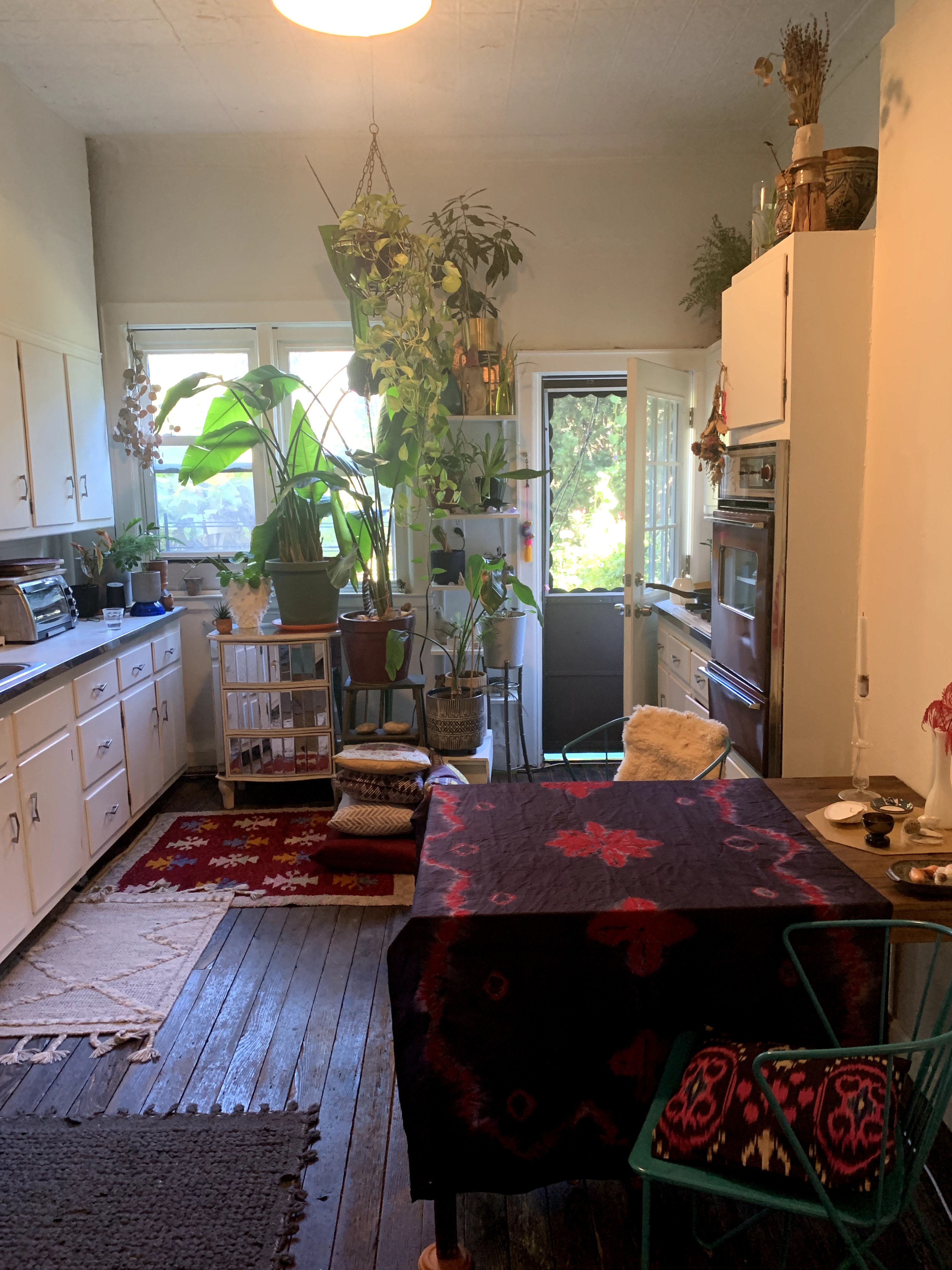 DM reWeekly Rate: Lush Garden, Huge Kitchen, Peace in Greenpoint, New York City
