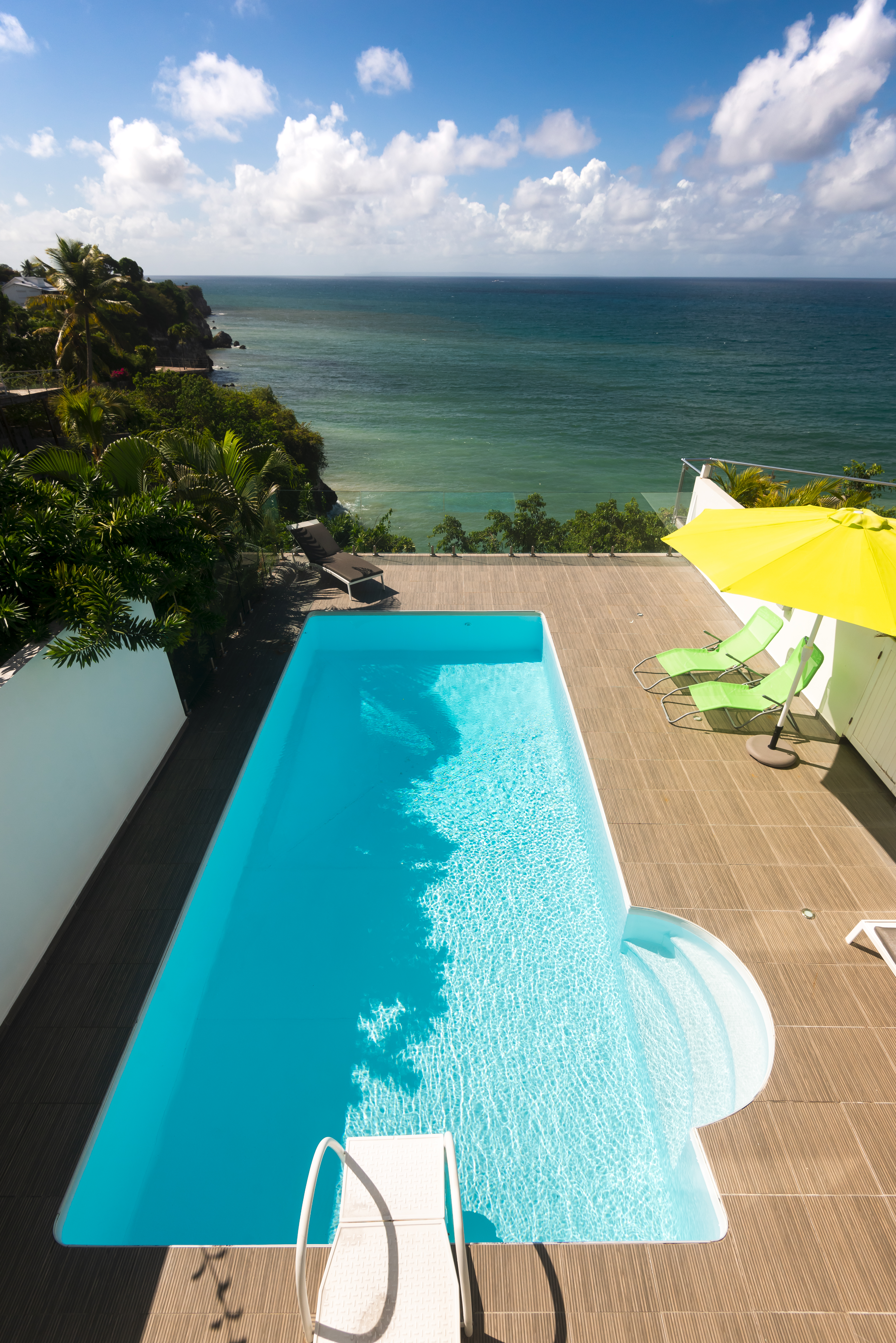 VILLA VICTORIA FACING THE SEA
