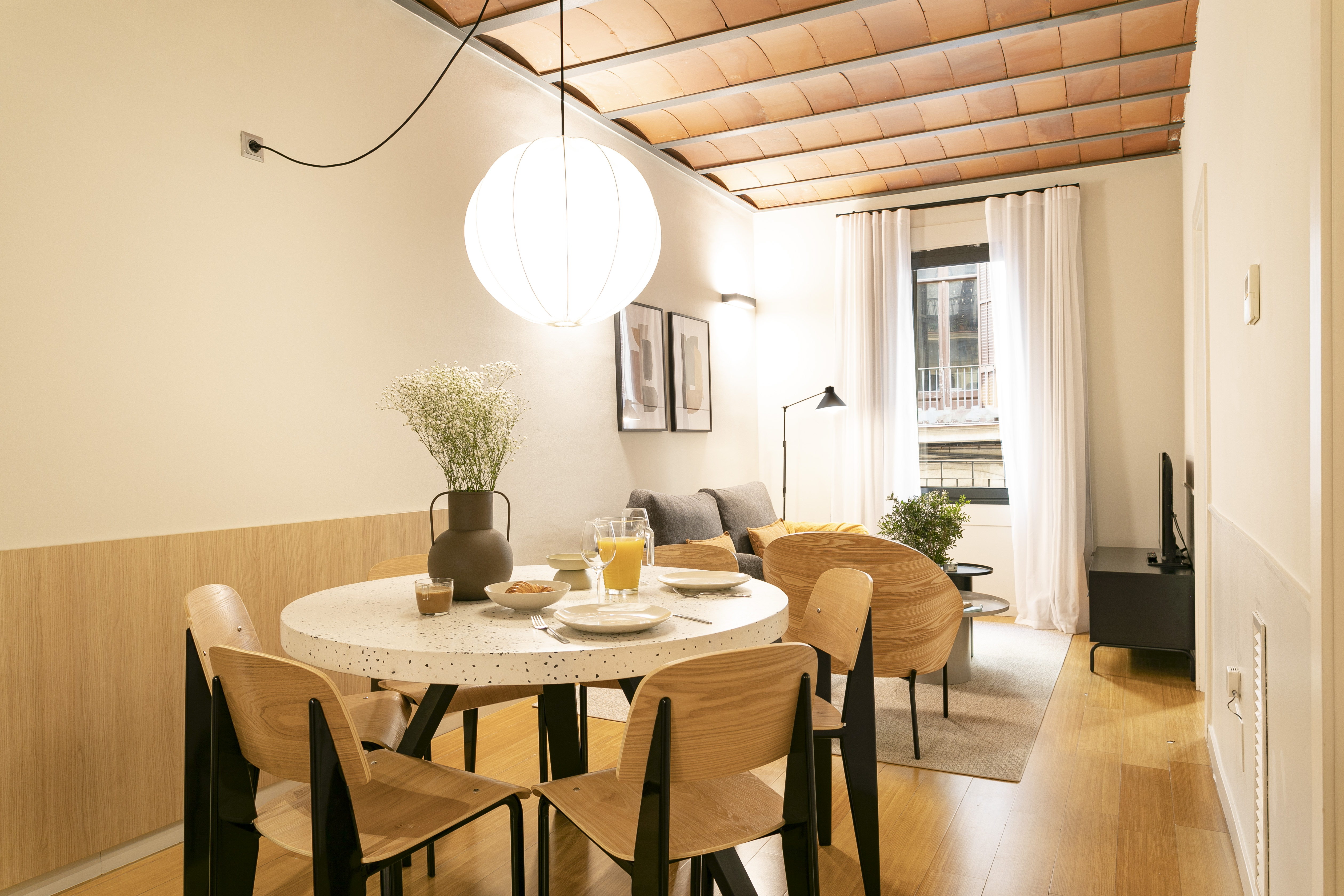 Rambla, 2 bedrooms, bright, central, spacious, AC