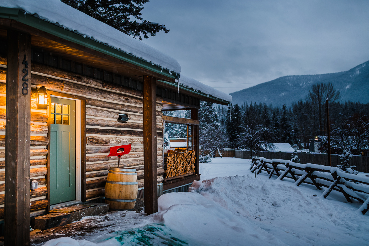 Blackfoot Cabin 9 miles to Glacier National Park Cabins for Rent in