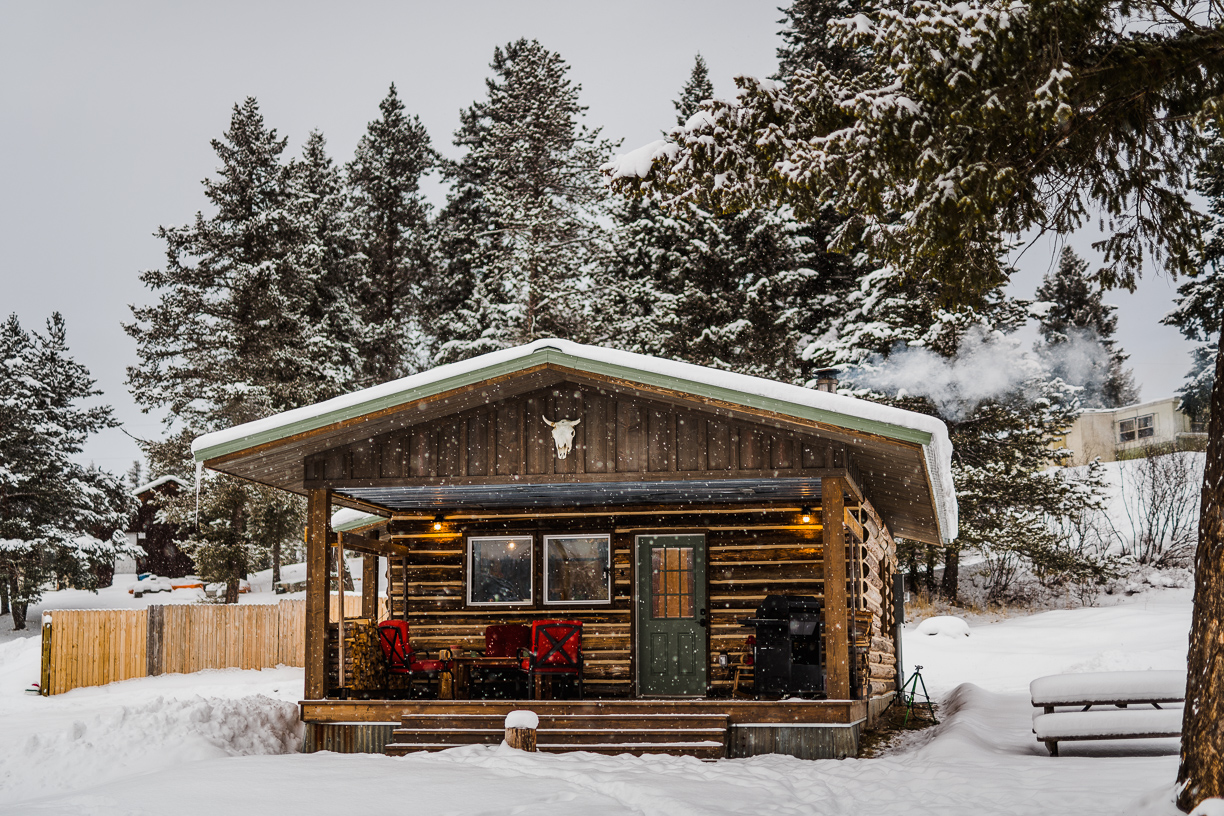 Blackfoot Cabin 9 miles to Glacier National Park Cabins for Rent in
