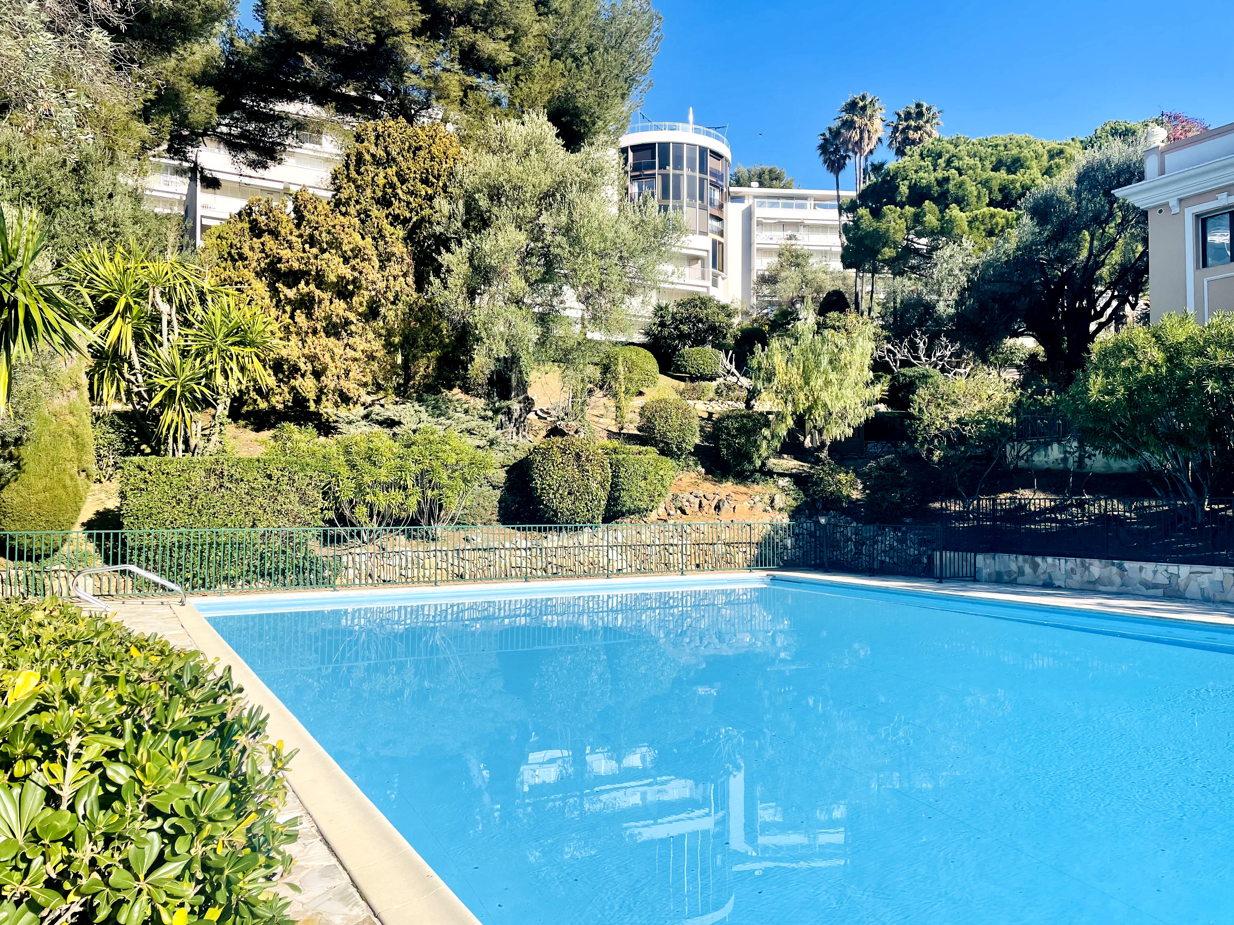 Beautiful 42 m2 studio with caretaker and secure parking